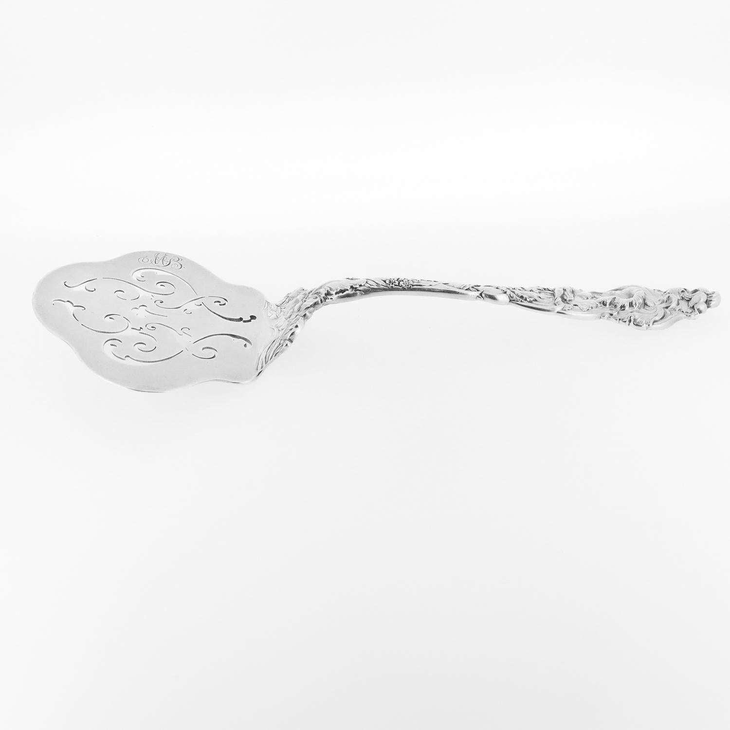 Art nouveau Service à gaufres antique Reed & Barton « Le Six Fleurs » en argent sterling de 9 pouces en vente