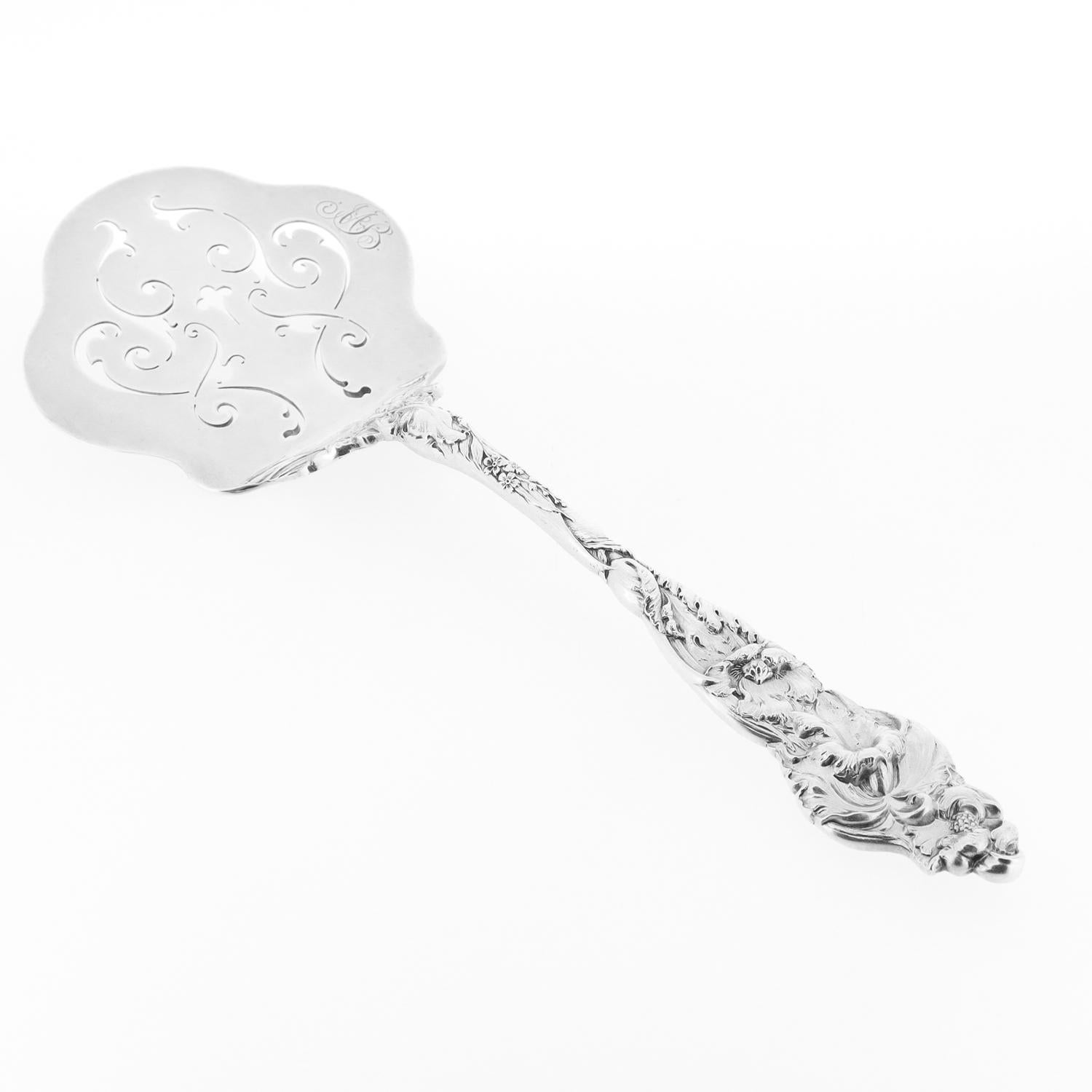 Américain Service à gaufres antique Reed & Barton « Le Six Fleurs » en argent sterling de 9 pouces en vente