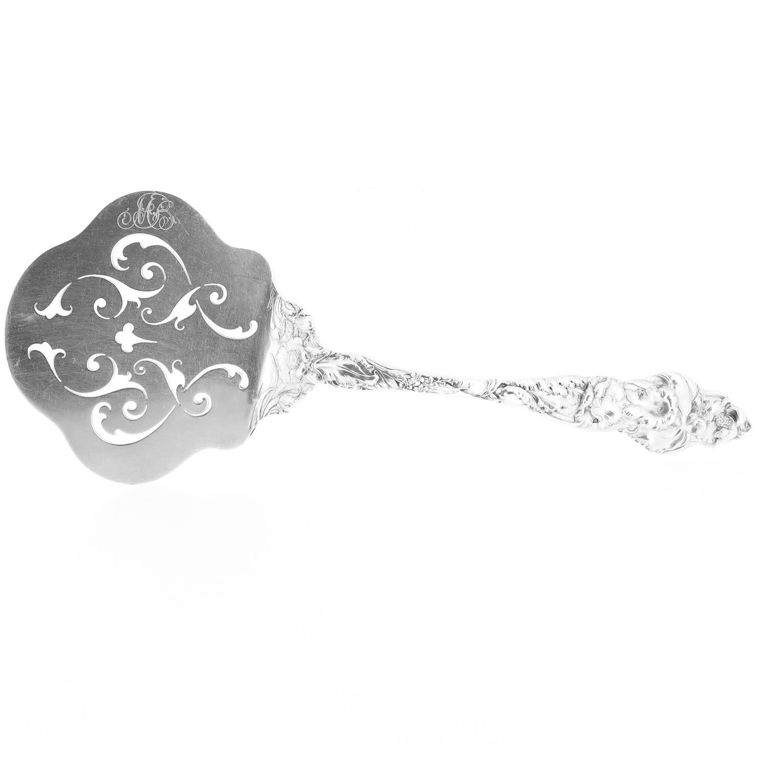 Service à gaufres antique Reed & Barton « Le Six Fleurs » en argent sterling de 9 pouces en vente 2