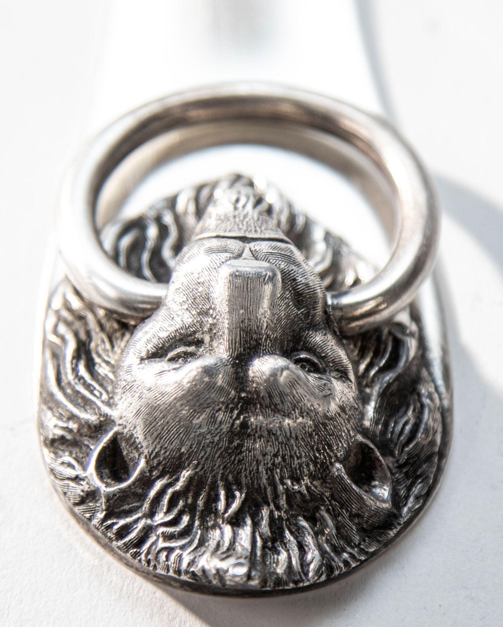 Antique Reed & Barton Silver Plated Shoe Horn with Lion Head Mask In Good Condition In North Hollywood, CA