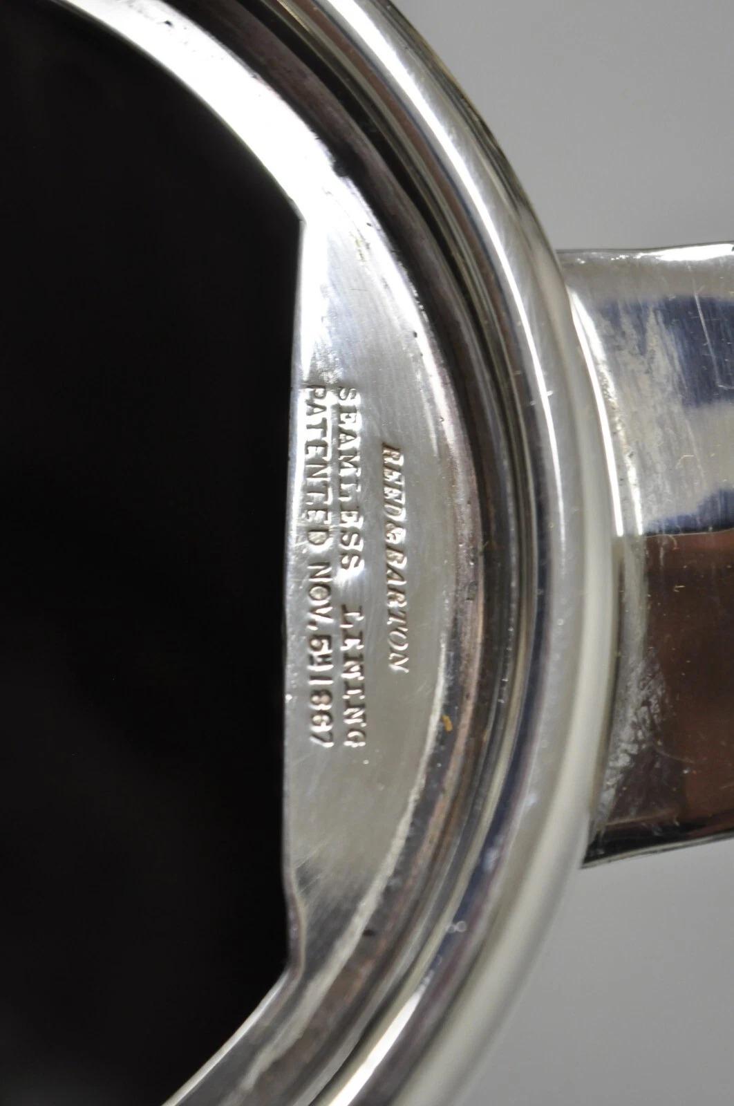 Grande cafetière ancienne Reed & Barton plaquée argent avec scènes de neige en vente 4