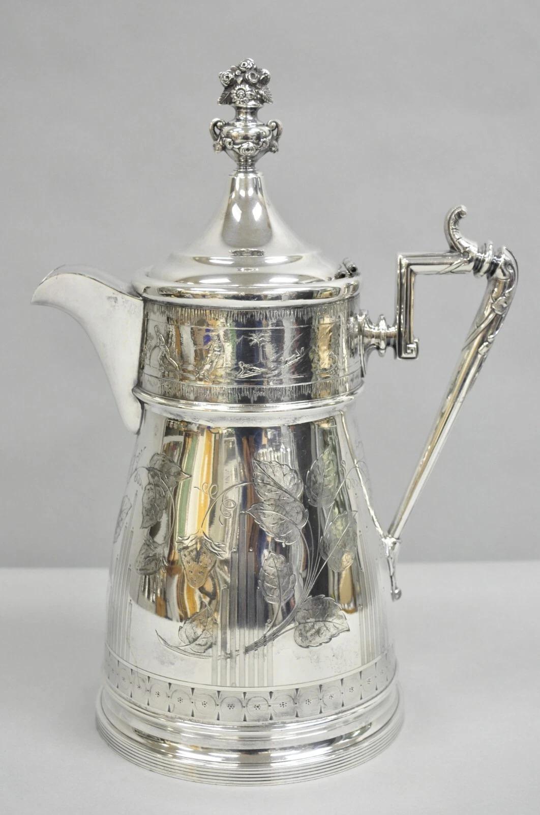 Grande cafetière ancienne Reed & Barton plaquée argent avec scènes de neige en vente 5