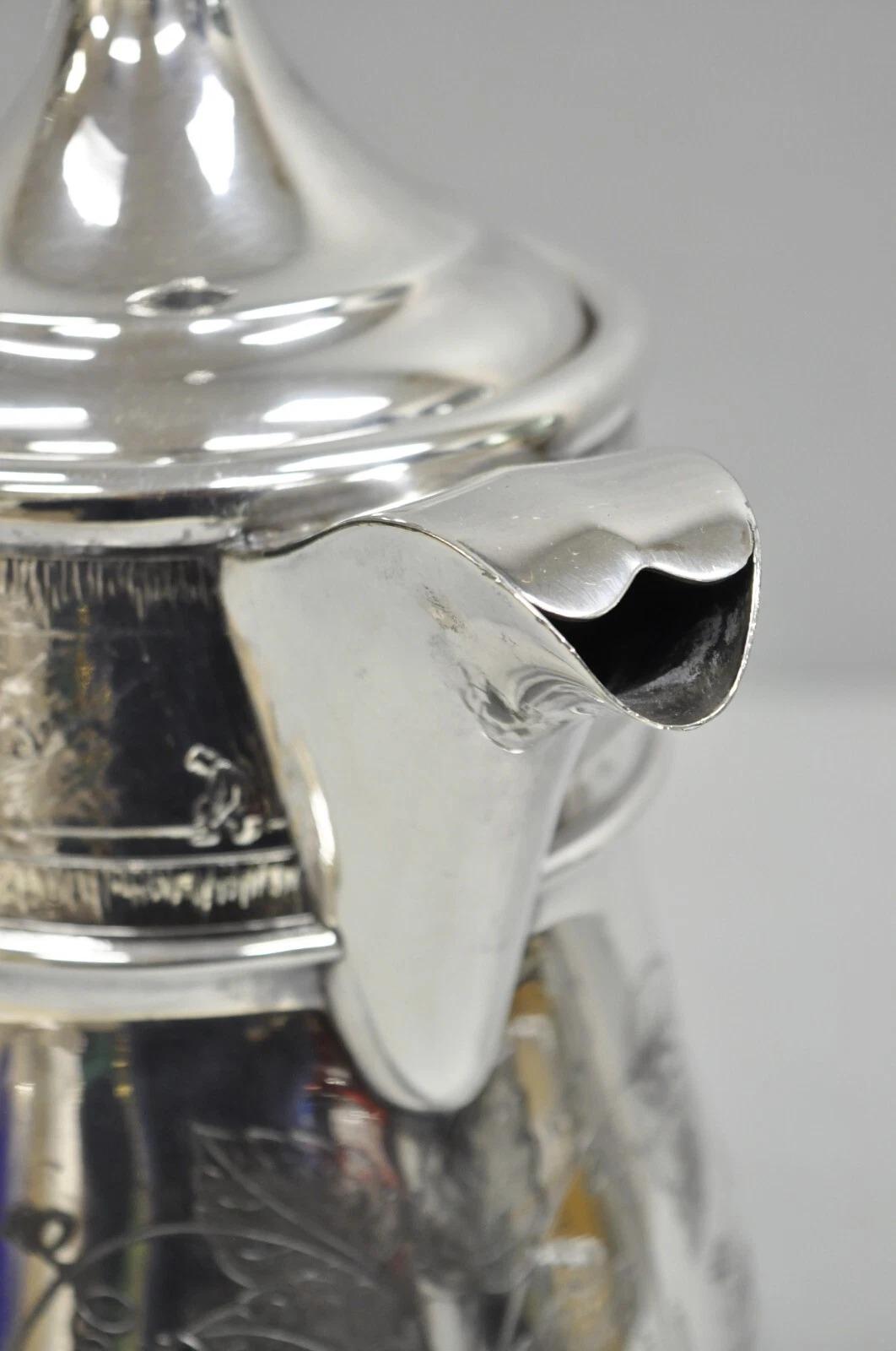 XIXe siècle Grande cafetière ancienne Reed & Barton plaquée argent avec scènes de neige en vente