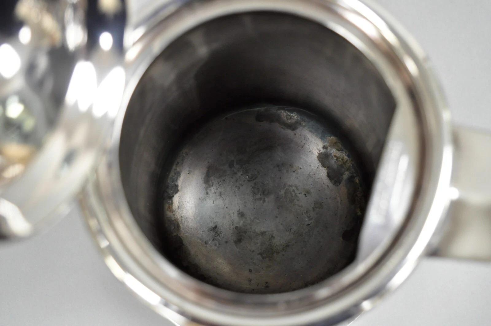 Grande cafetière ancienne Reed & Barton plaquée argent avec scènes de neige en vente 2
