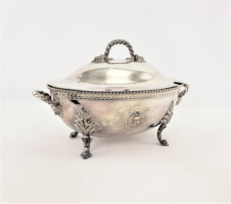 Antike versilberte Terrine aus Schilf und Barton mit Löwenkopf