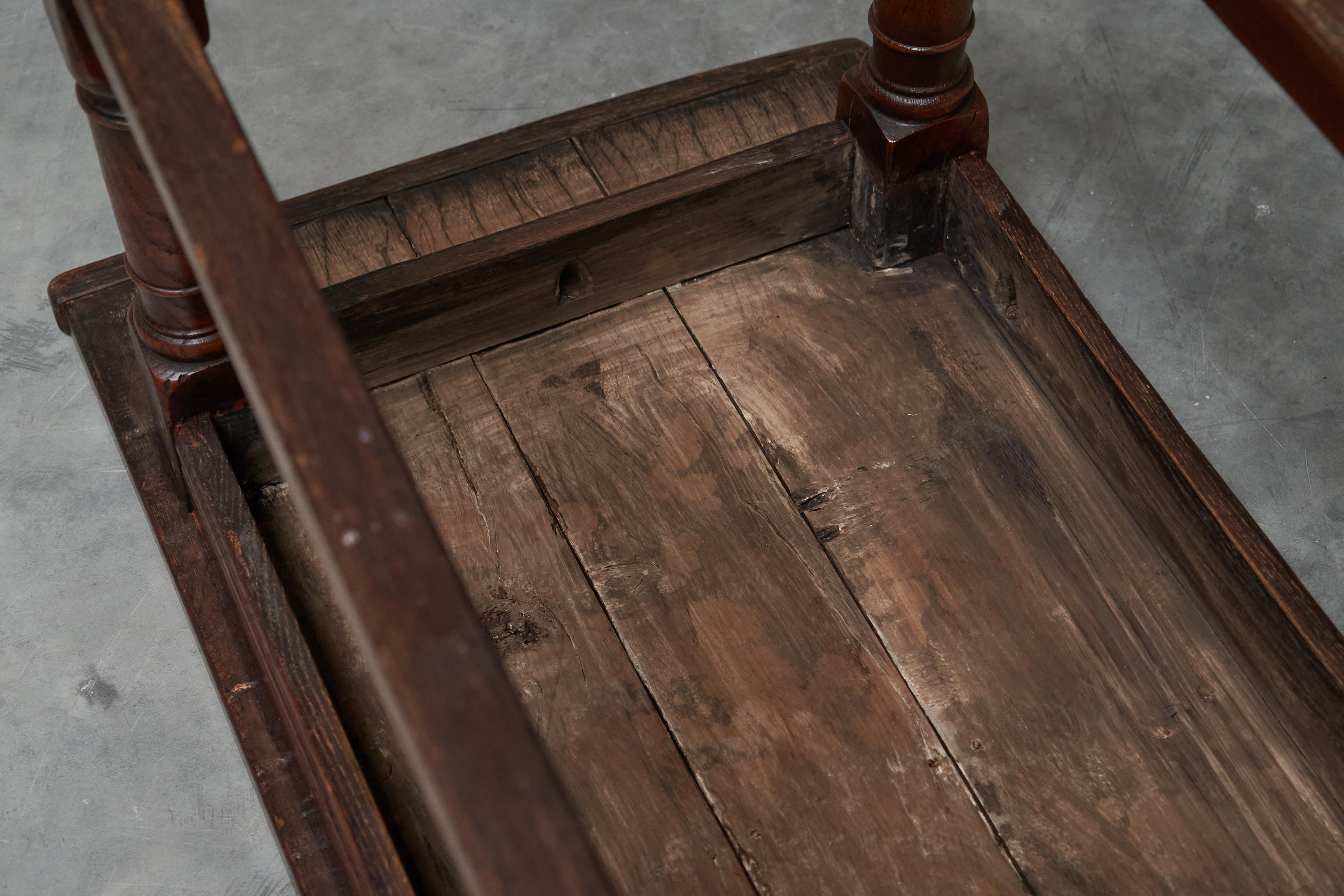Table basse ancienne de réfectoire en chêne massif du 19ème siècle en vente 4