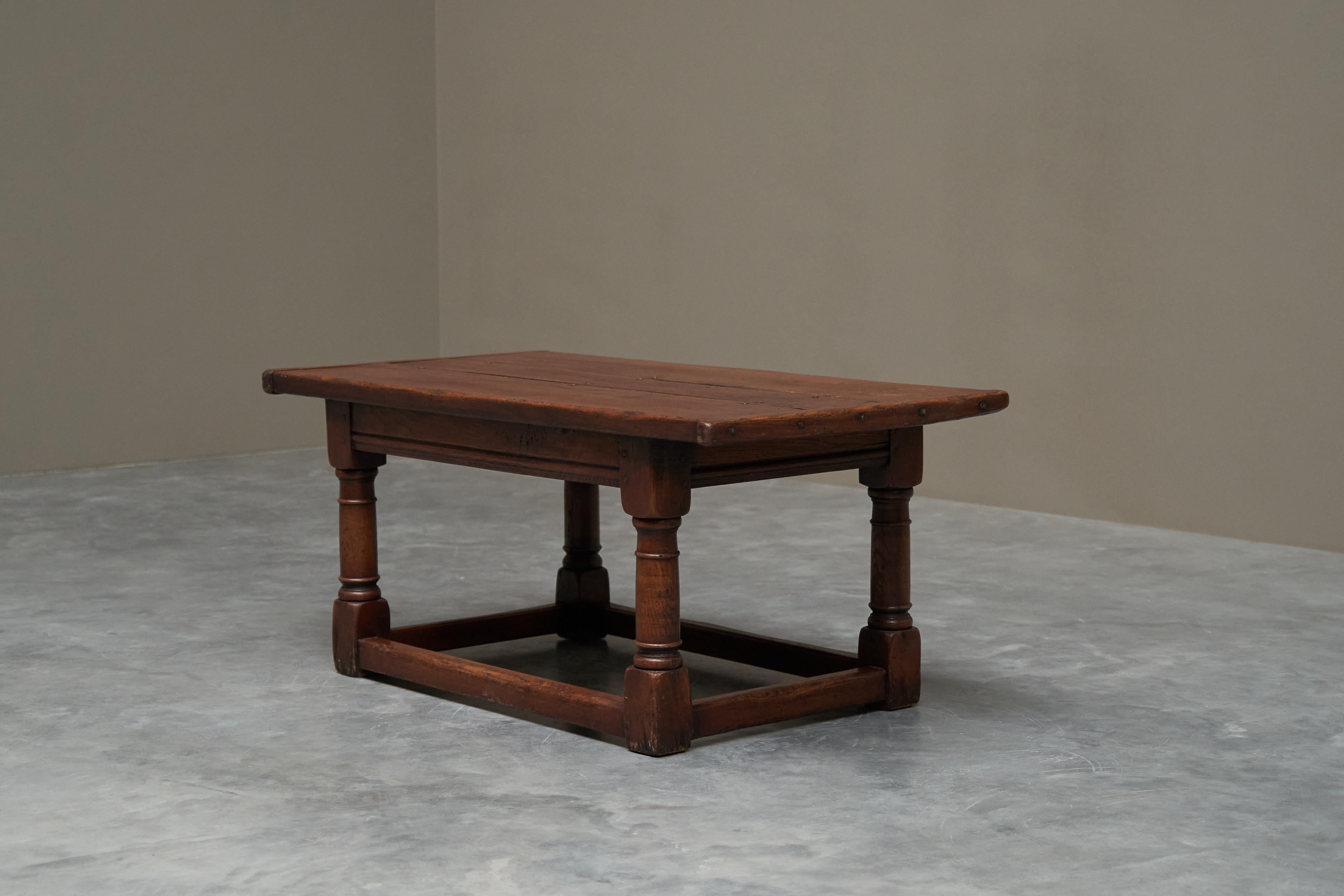 Table basse ancienne de réfectoire en chêne massif du 19ème siècle Bon état - En vente à Meer, VAN