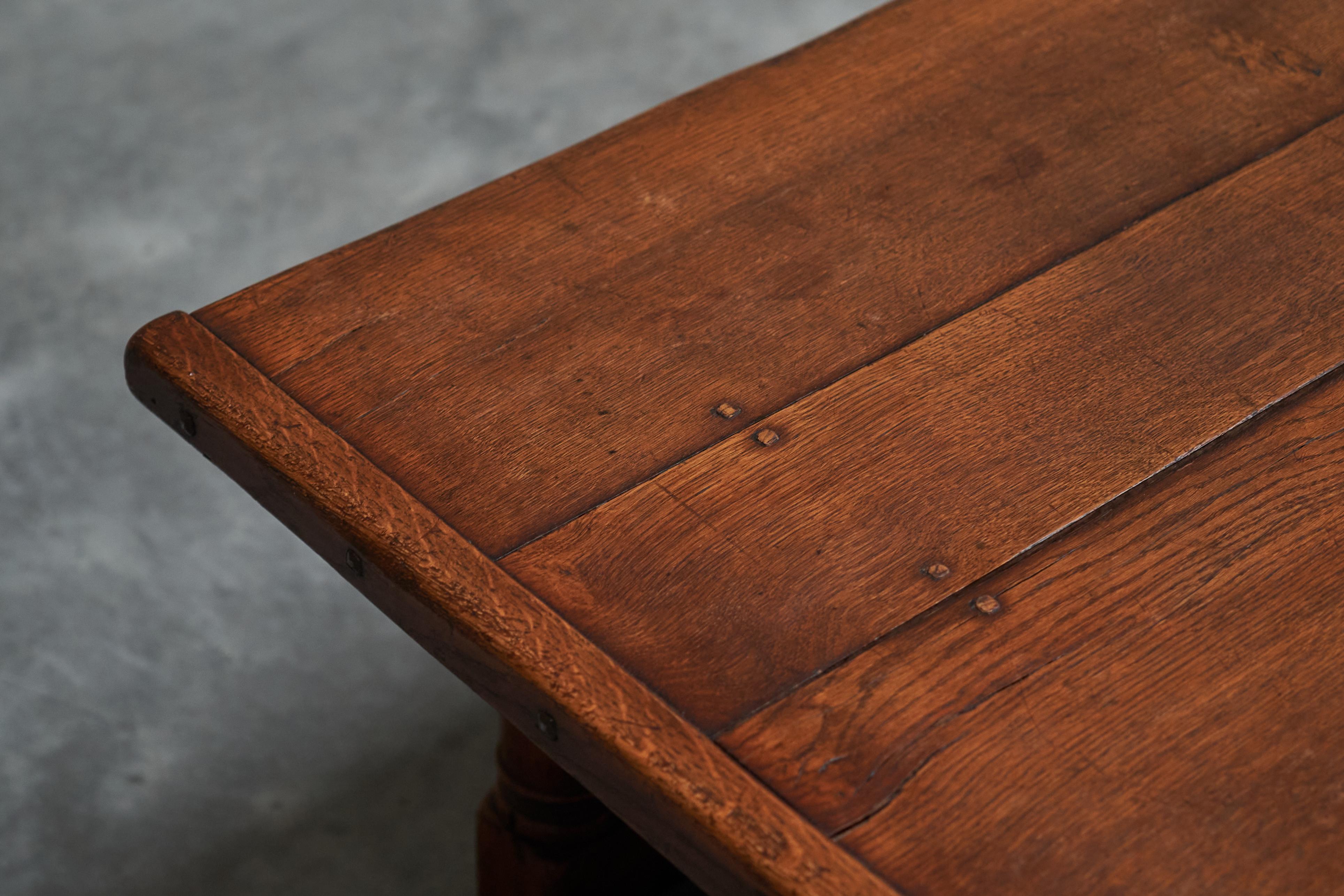 XIXe siècle Table basse ancienne de réfectoire en chêne massif du 19ème siècle en vente