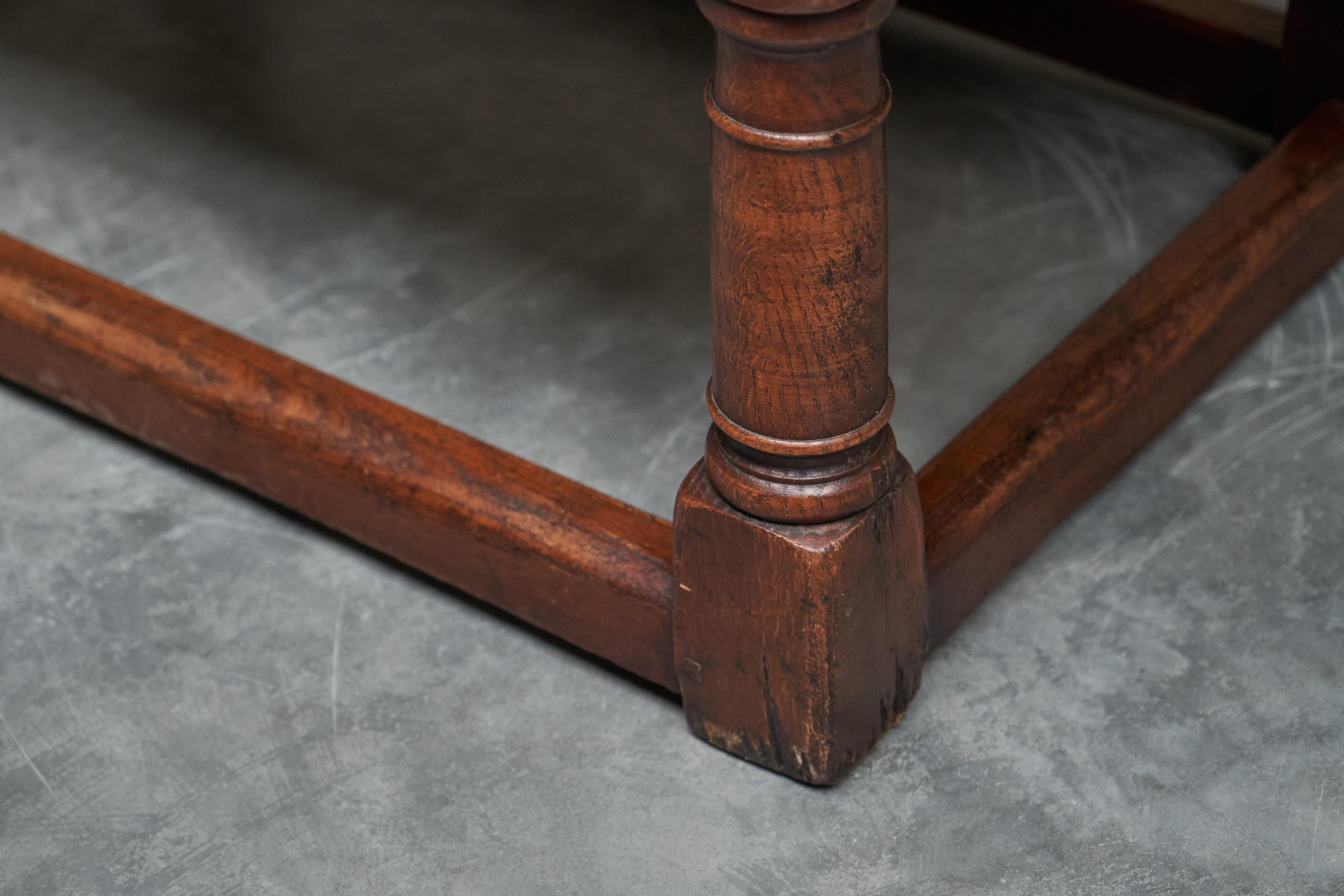 Table basse ancienne de réfectoire en chêne massif du 19ème siècle en vente 1