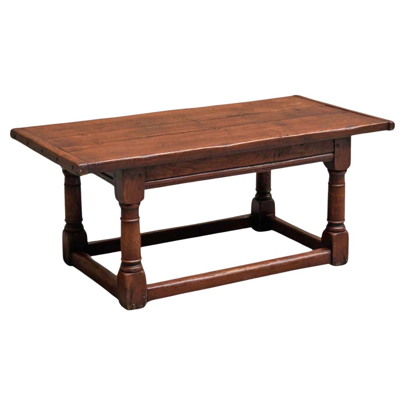 Table basse ancienne de réfectoire en chêne massif du 19ème siècle en vente