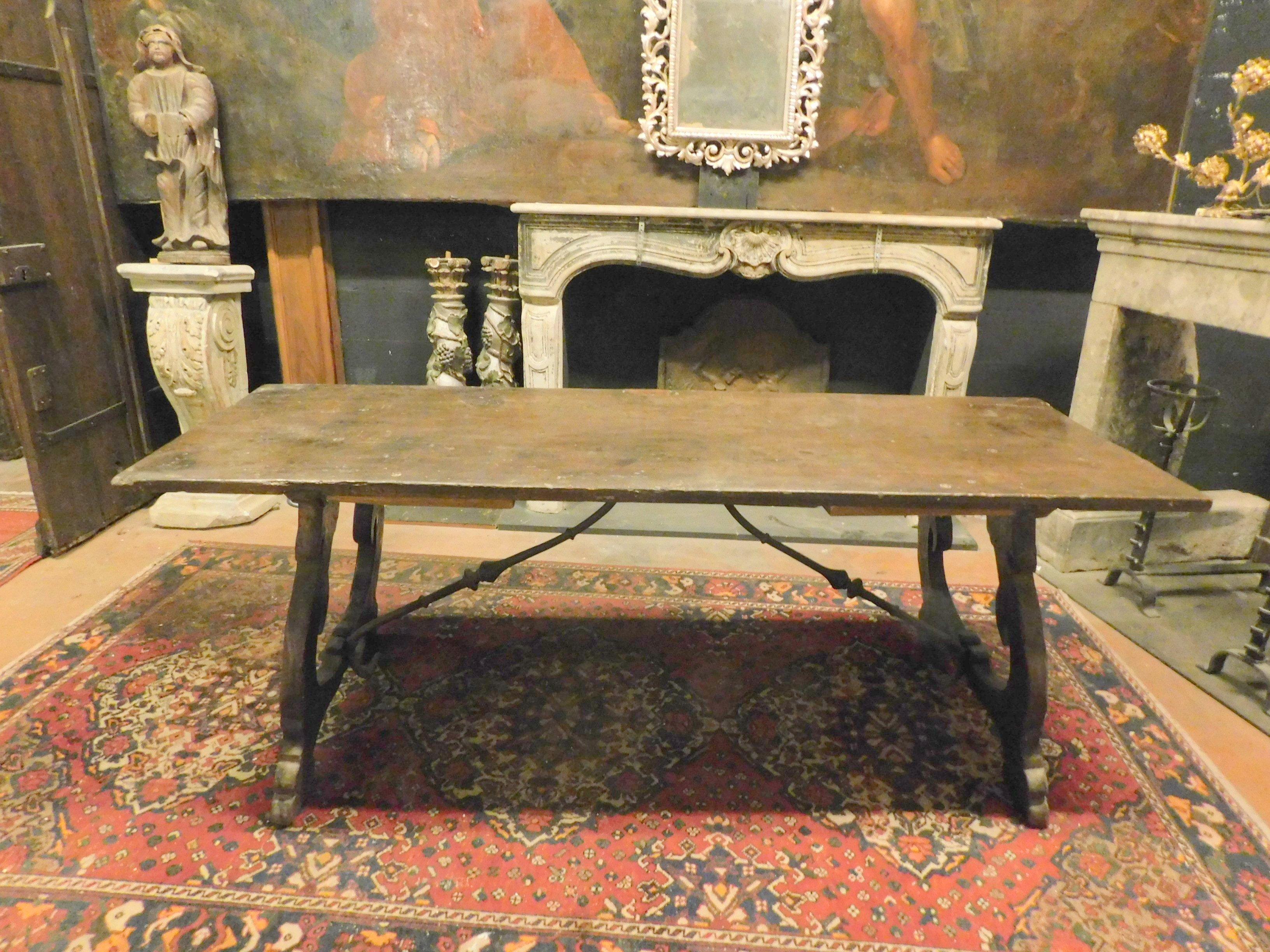 Antique refectory table in walnut and oak, single plank and legs carved with iron, built in the 18th century for an ancient house in Spain.
Perfect for a tasteful kitchen or a classic dining room, also suitable for a modern room, perhaps with very