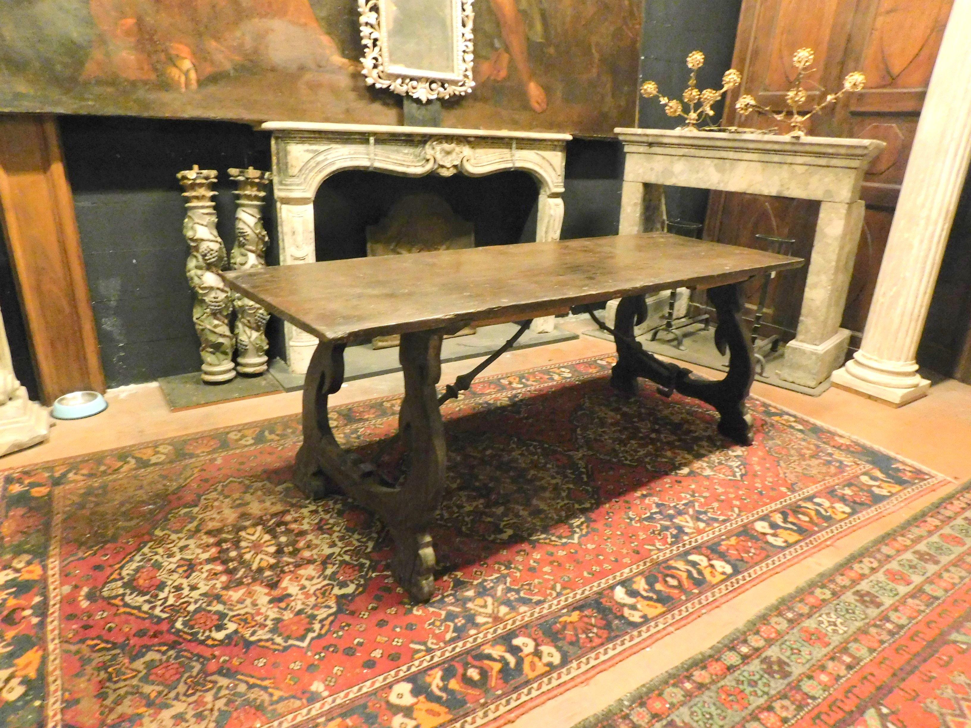 Antique Refectory Table in Walnut and Oak, Single Plank, 18th Century Spain In Good Condition In Cuneo, Italy (CN)