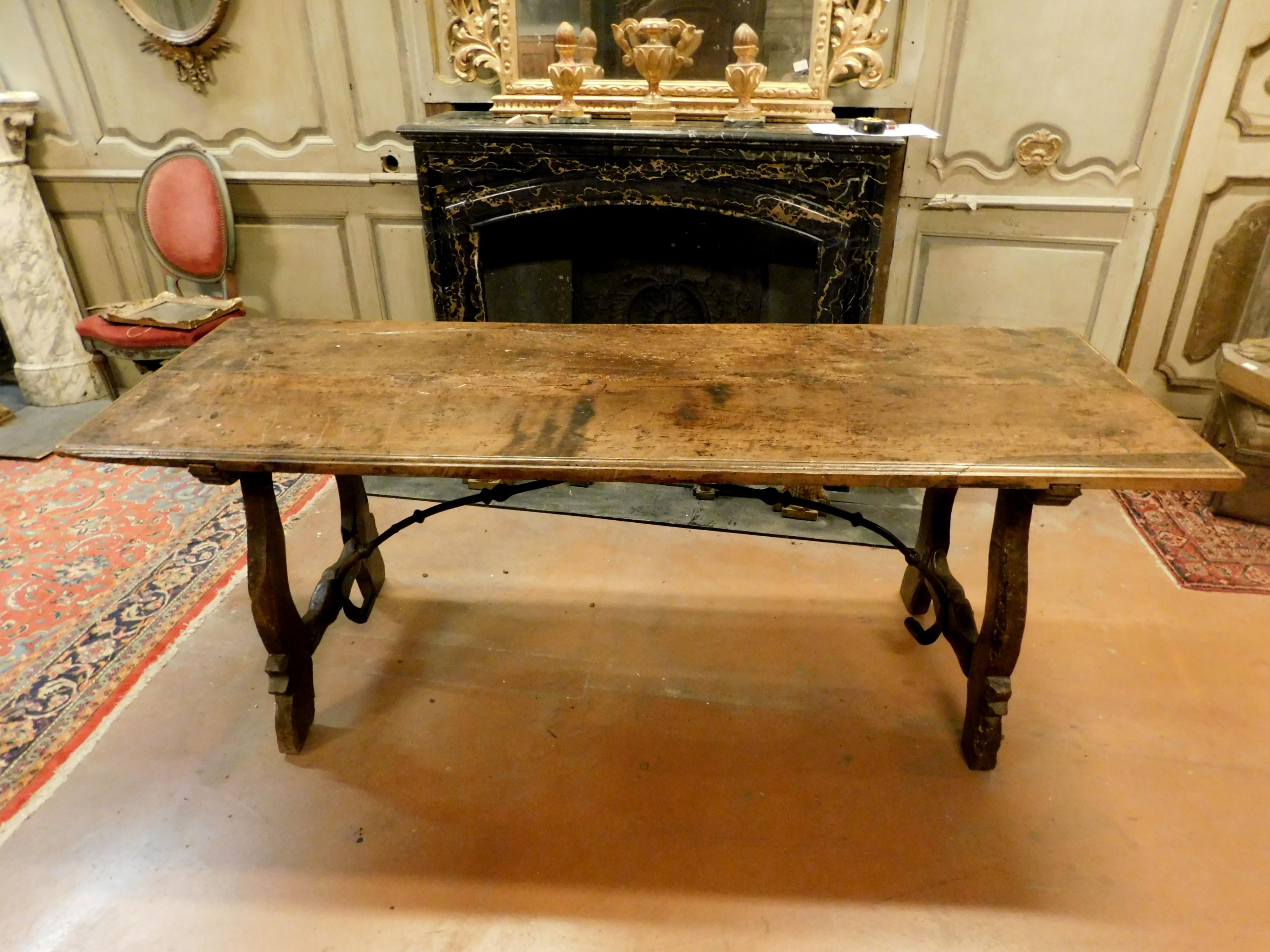 Antique Refectory Table in Walnut, Original Irons, 18th Century Spain In Good Condition In Cuneo, Italy (CN)