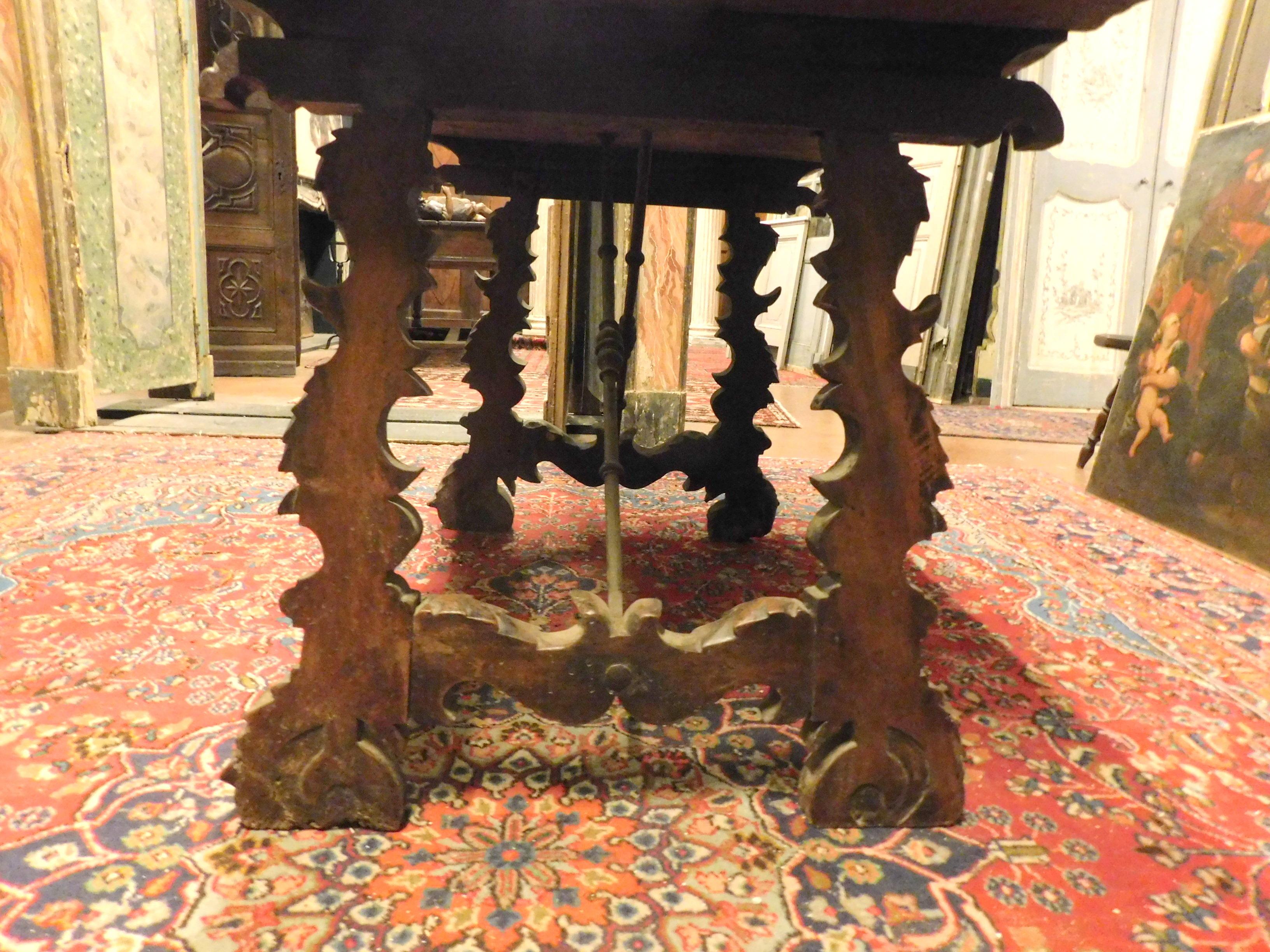 Table de réfectoire ancienne en noyer, pieds ondulés et fer, Espagne du XVIIIe siècle en vente 1