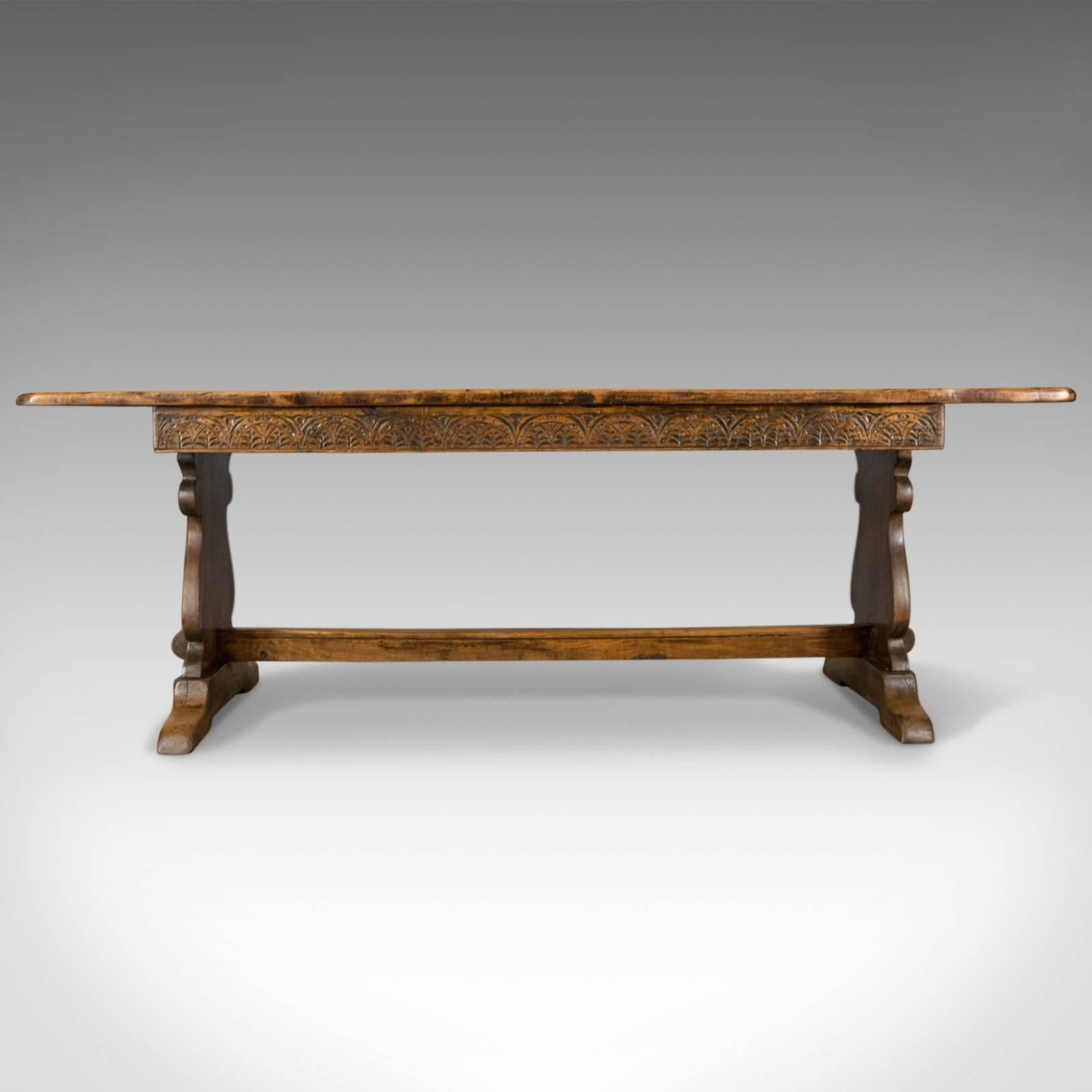This is an antique refectory table, a Victorian oak dining table in the Jacobean taste and seating up to ten, circa 1900 and later.

Attractive honey tones to the English oak
Grain interest and a desirable aged patina
Victorian and later in the
