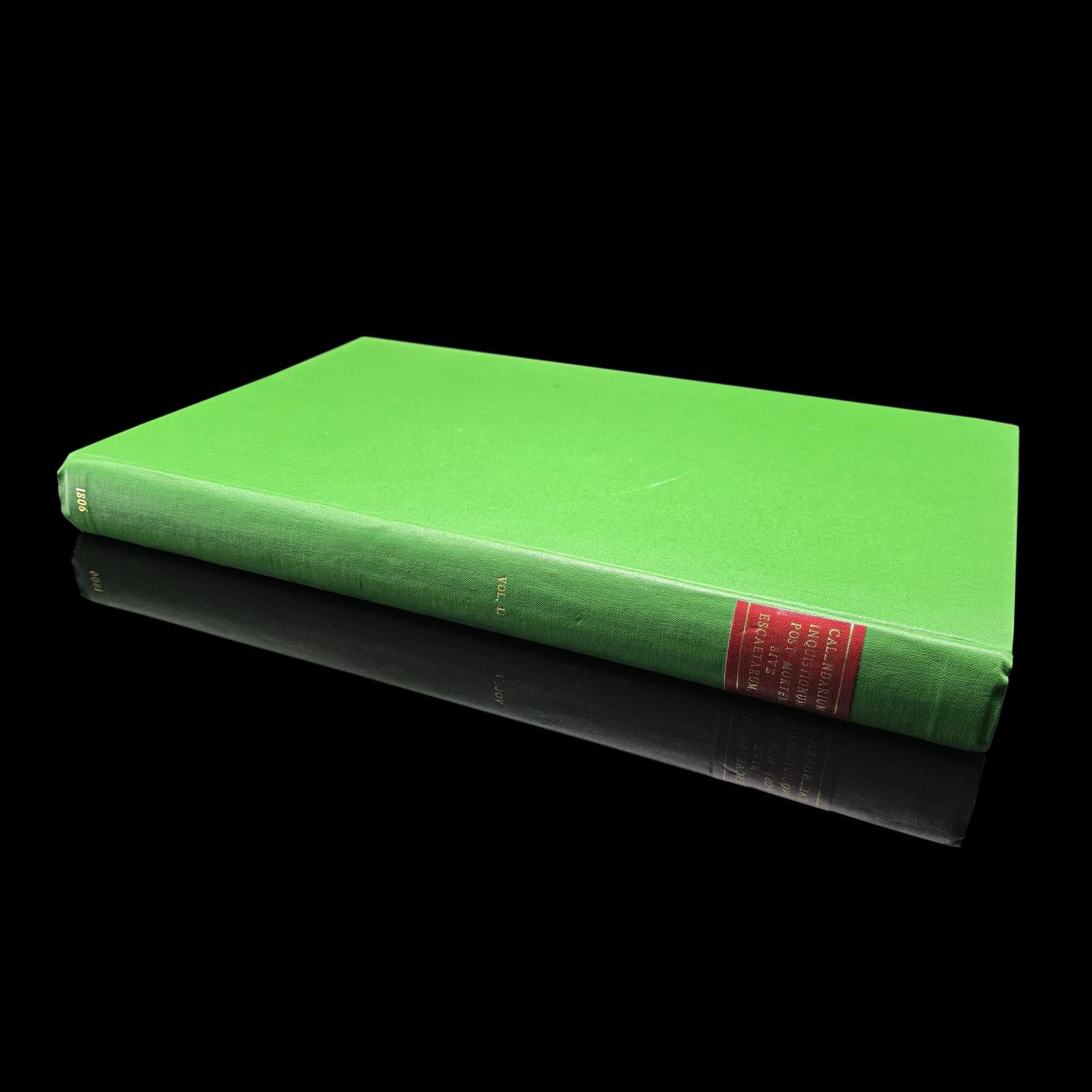 
Questo è un grande libro di riferimento antico, Calendarium Inquisitionum Post Mortem. Stampato in latino e inglese, un registro della Camera dei Comuni rilegato successivamente, risalente al periodo di Giorgio III, pubblicato nel 1806.

Titolo