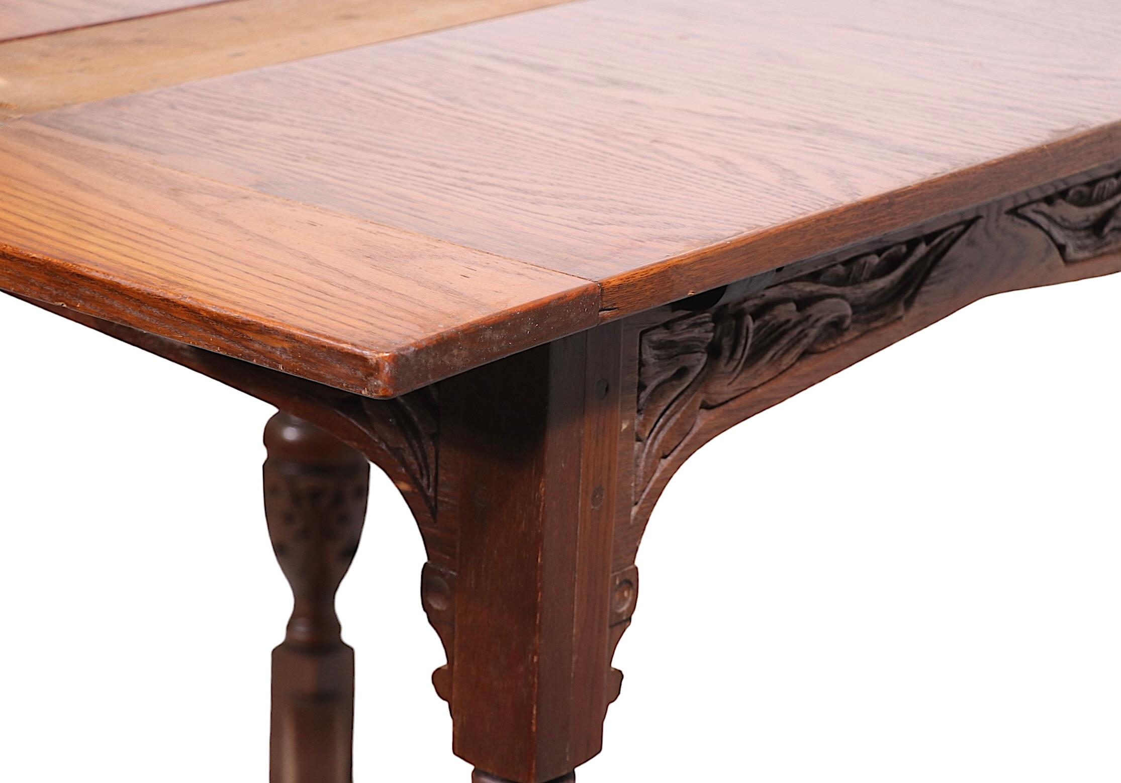 Antique Refractory  Oak  English Pub Table with two Leaves c 1900/1920's In Good Condition In New York, NY