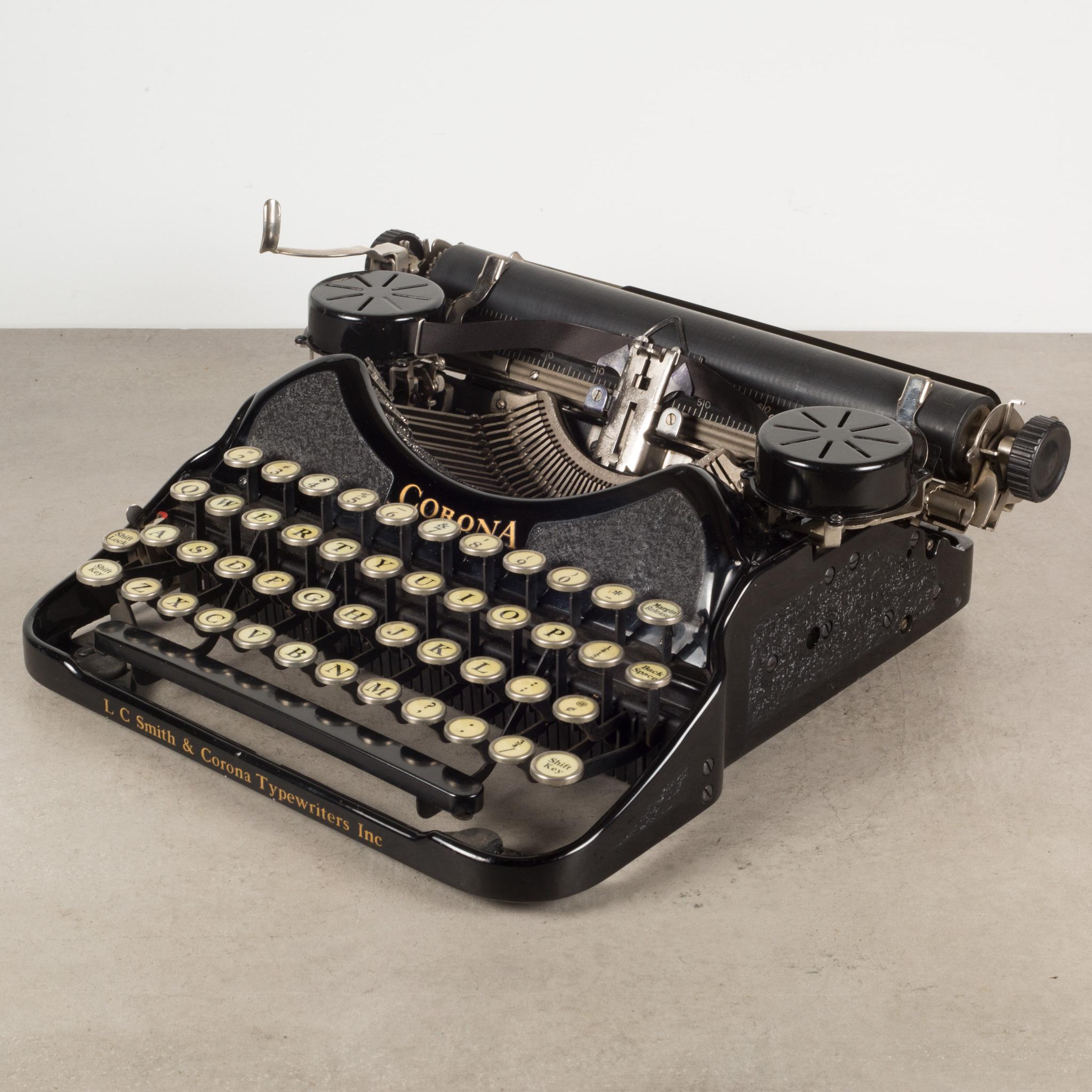 ABOUT

An Art Deco refurbished portable Corona Four bank typewriter with panels of contrasting crackle finish and high gloss black, original gold lettering and original case. The keys are nickle with pale yellow porcelain interior and black