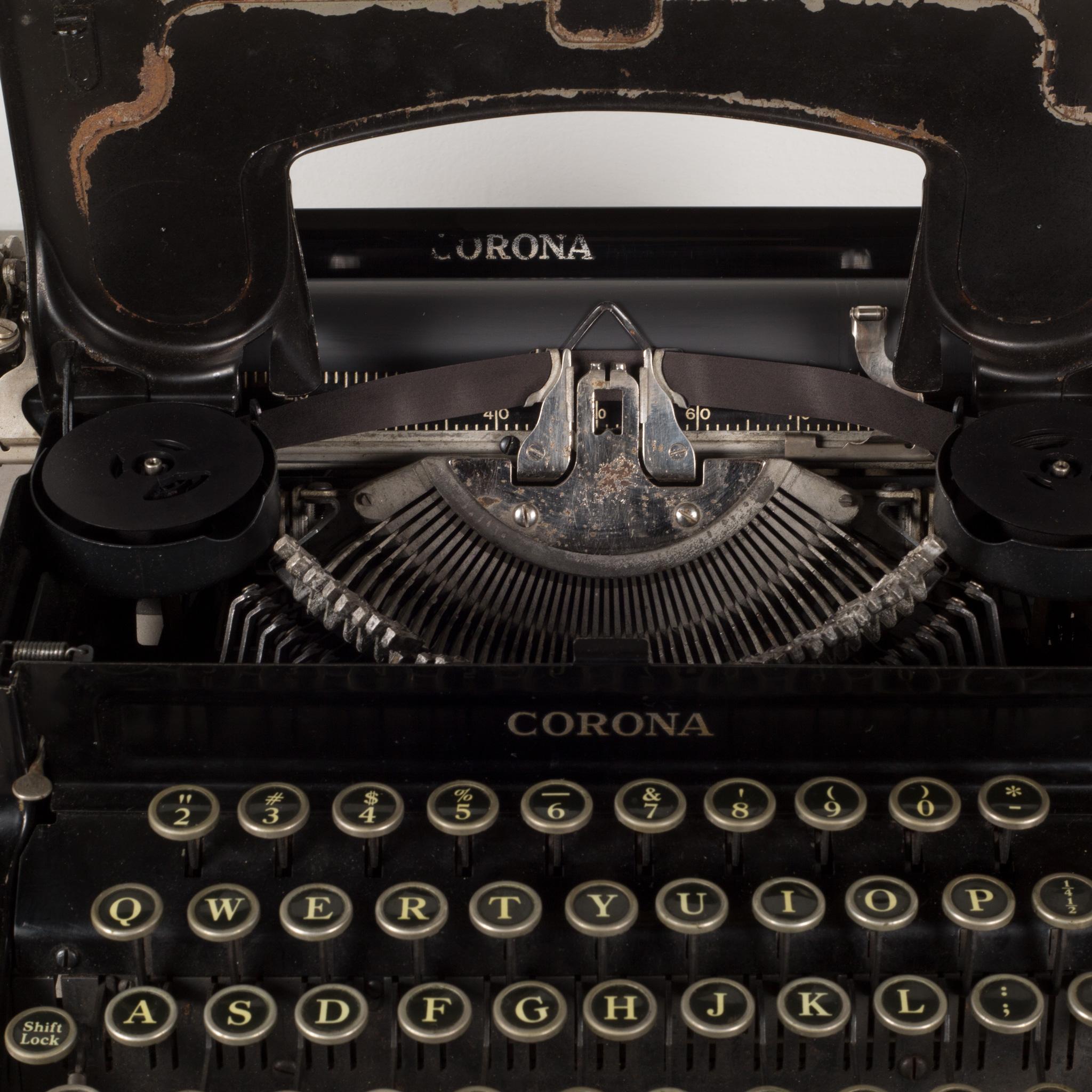 Antique Refurbished Depression Era Corona Portable Typewriter c.1935 In Good Condition In San Francisco, CA