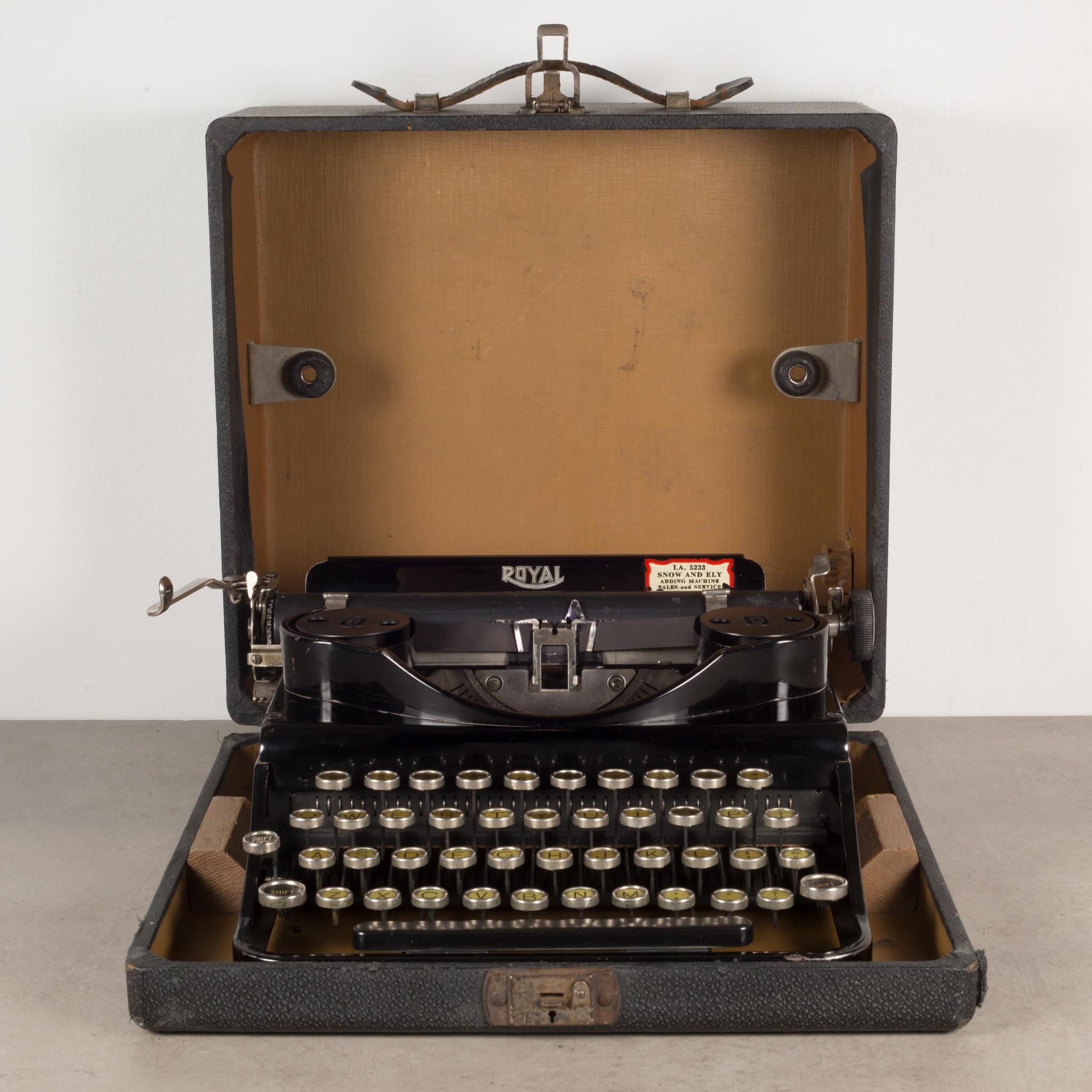 Antique Refurbished Depression Era Royal Junior Portable Typewriter c.1930 In Good Condition In San Francisco, CA
