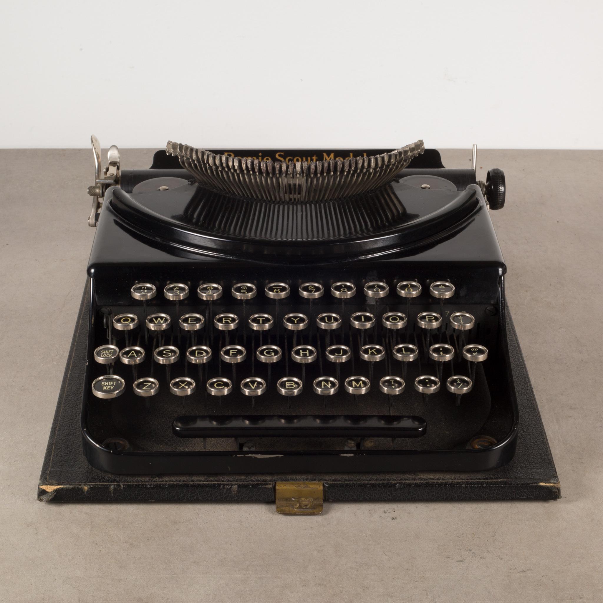 Antique Refurbished Portable Remie Scout Model Typewriter, C.1939 In Good Condition In San Francisco, CA