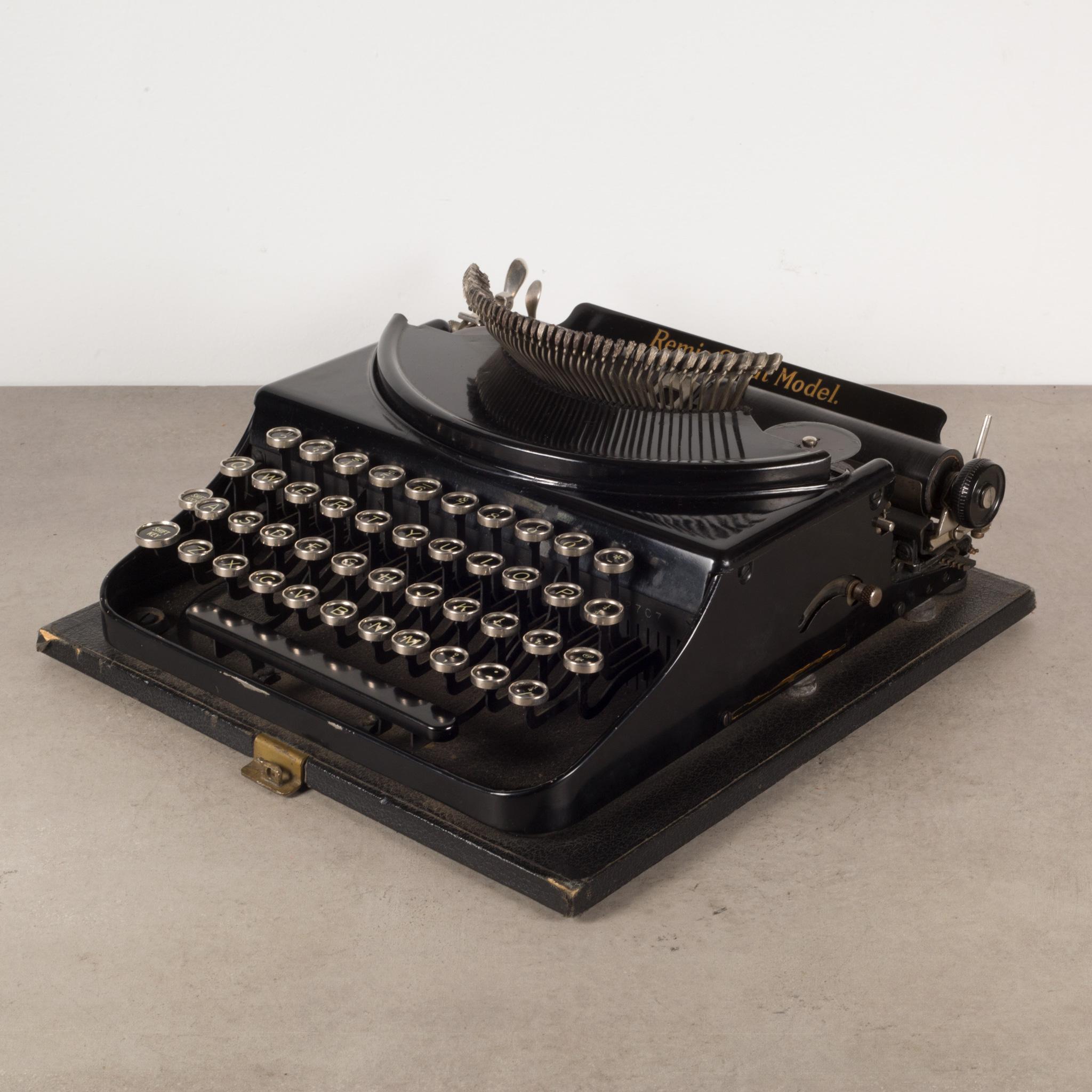 20th Century Antique Refurbished Portable Remie Scout Model Typewriter, C.1939