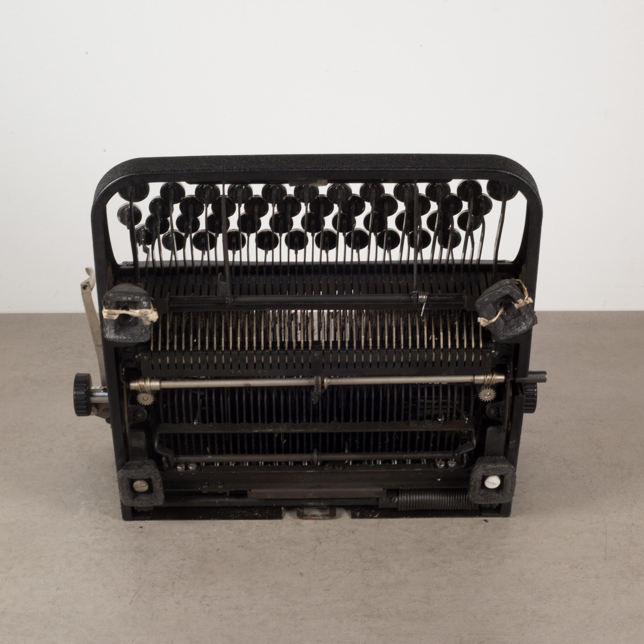 Antique Refurbished Portable Underwood Leader Typewriter, c.1938 3