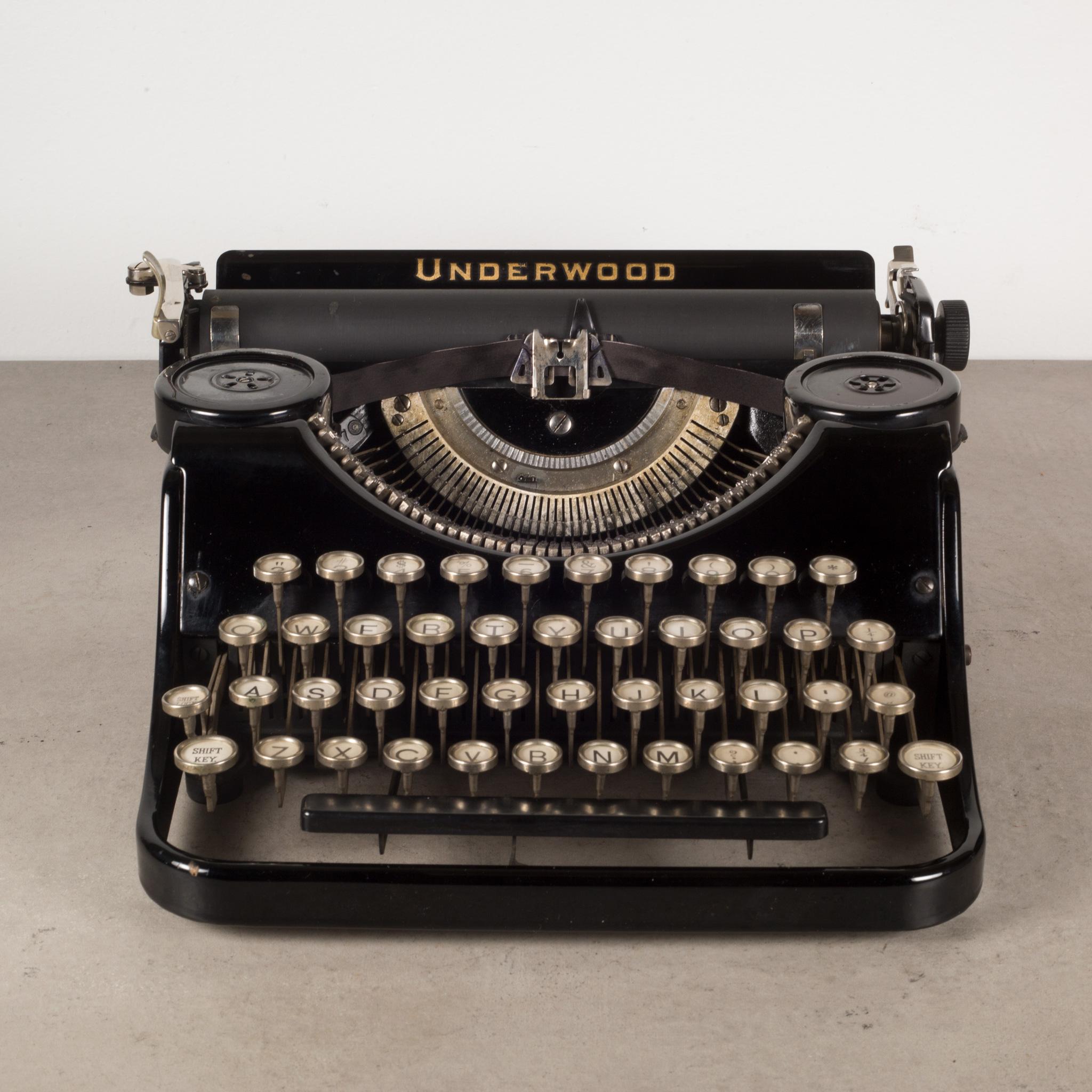 Antique Refurbished Portable Underwood Typewriter c.1935 In Good Condition In San Francisco, CA