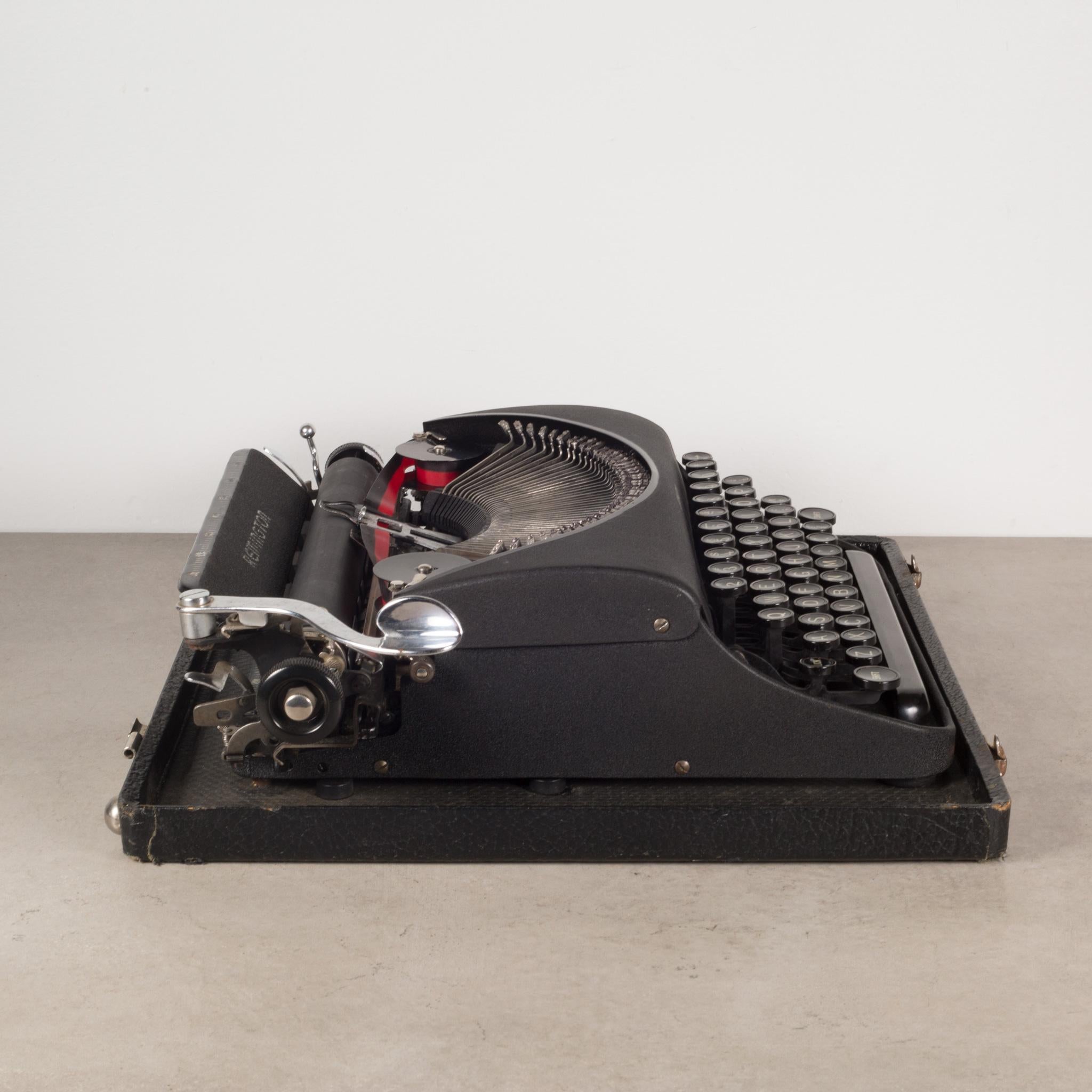 20th Century Antique Refurbished Remington Envoy Portable Typewriter c.1942