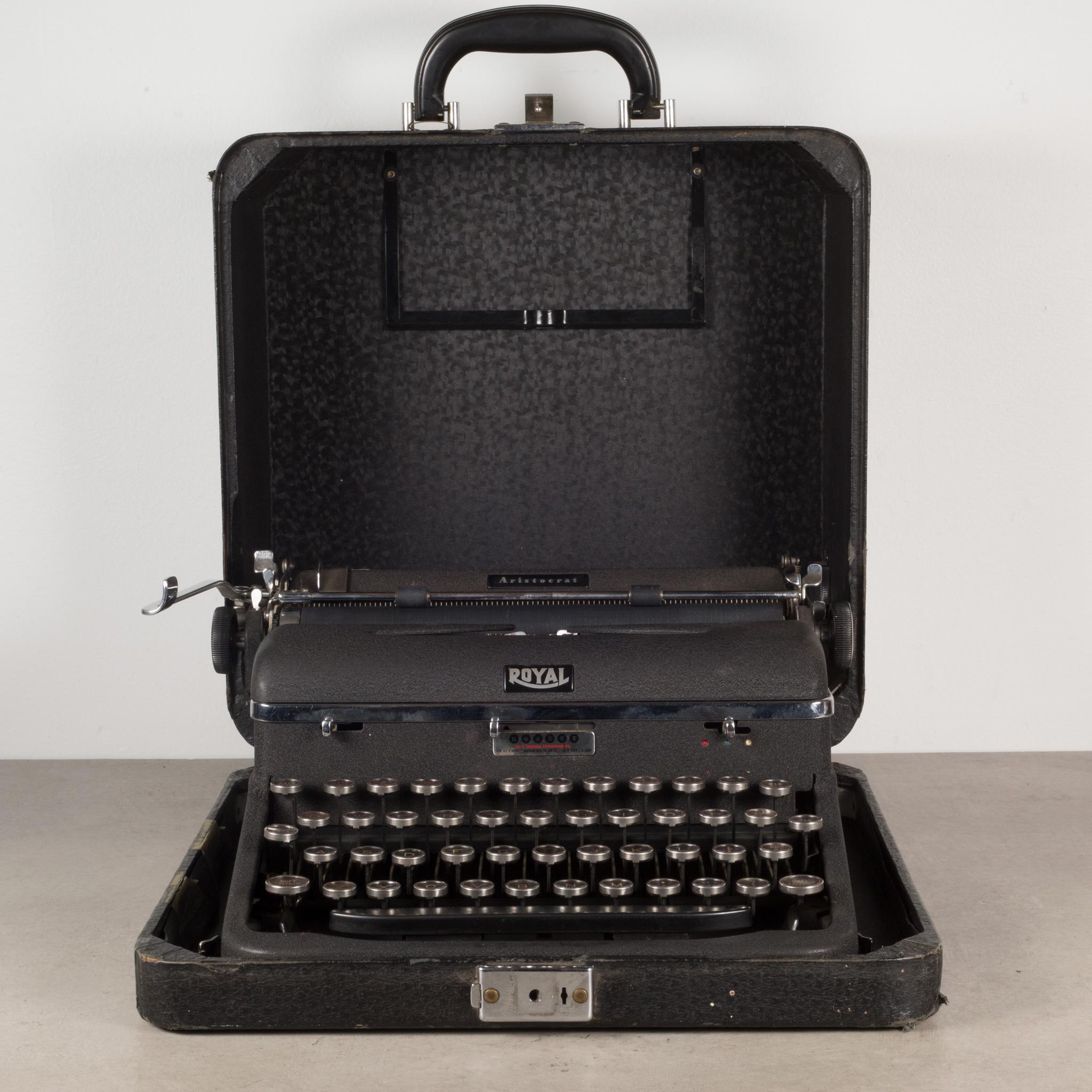 Antique Refurbished Royal Aristocrat Typewriter c.1939 In Good Condition In San Francisco, CA