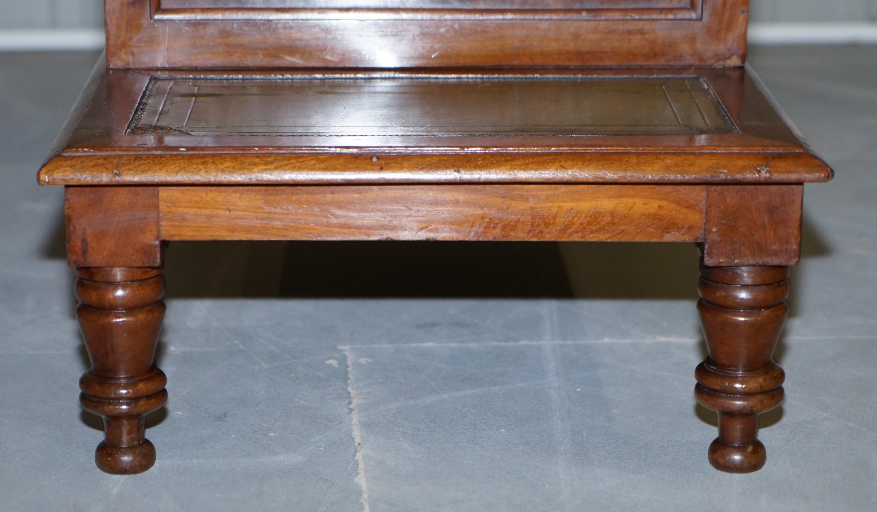 Antiguo Regencia 1810 Madera dura y cuero Biblioteca Escalones Almacenamiento interno y cajones en venta 2