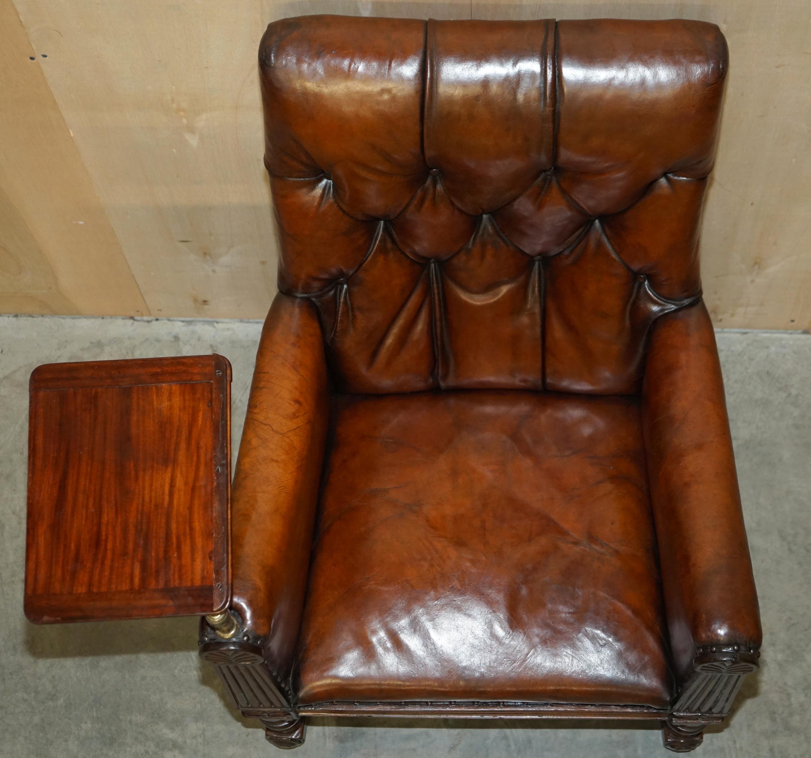 Fauteuil de lecture antique Regency 1810 en cuir marron restauré Chesterfield, peigné de lecture en vente 7