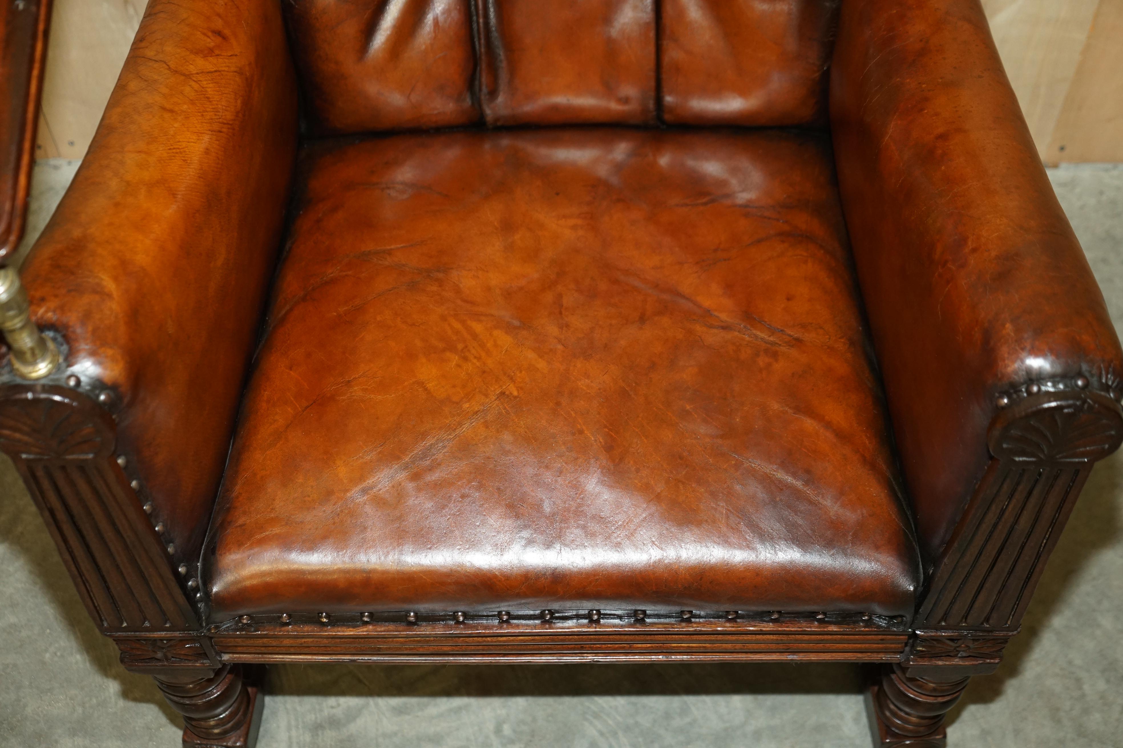Fauteuil de lecture antique Regency 1810 en cuir marron restauré Chesterfield, peigné de lecture en vente 9
