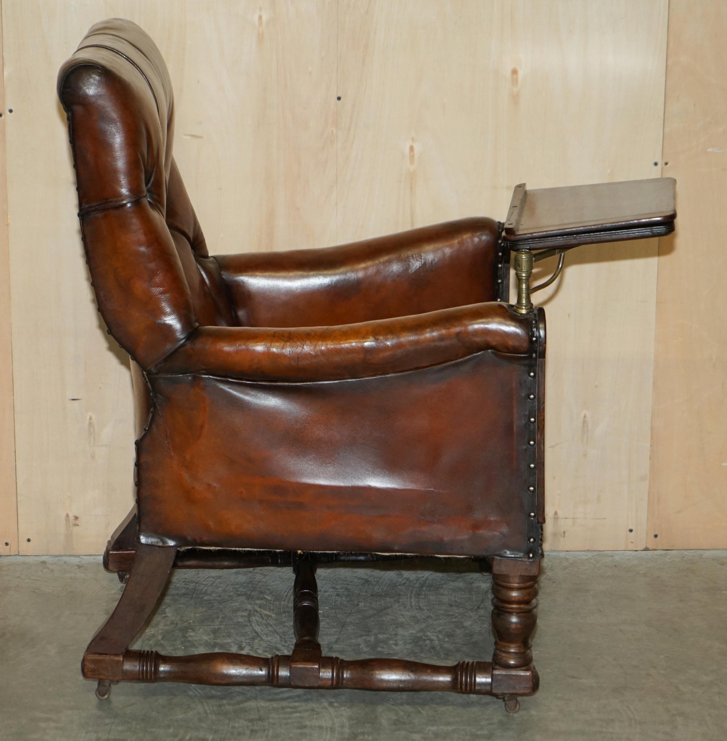 Fauteuil de lecture antique Regency 1810 en cuir marron restauré Chesterfield, peigné de lecture en vente 10