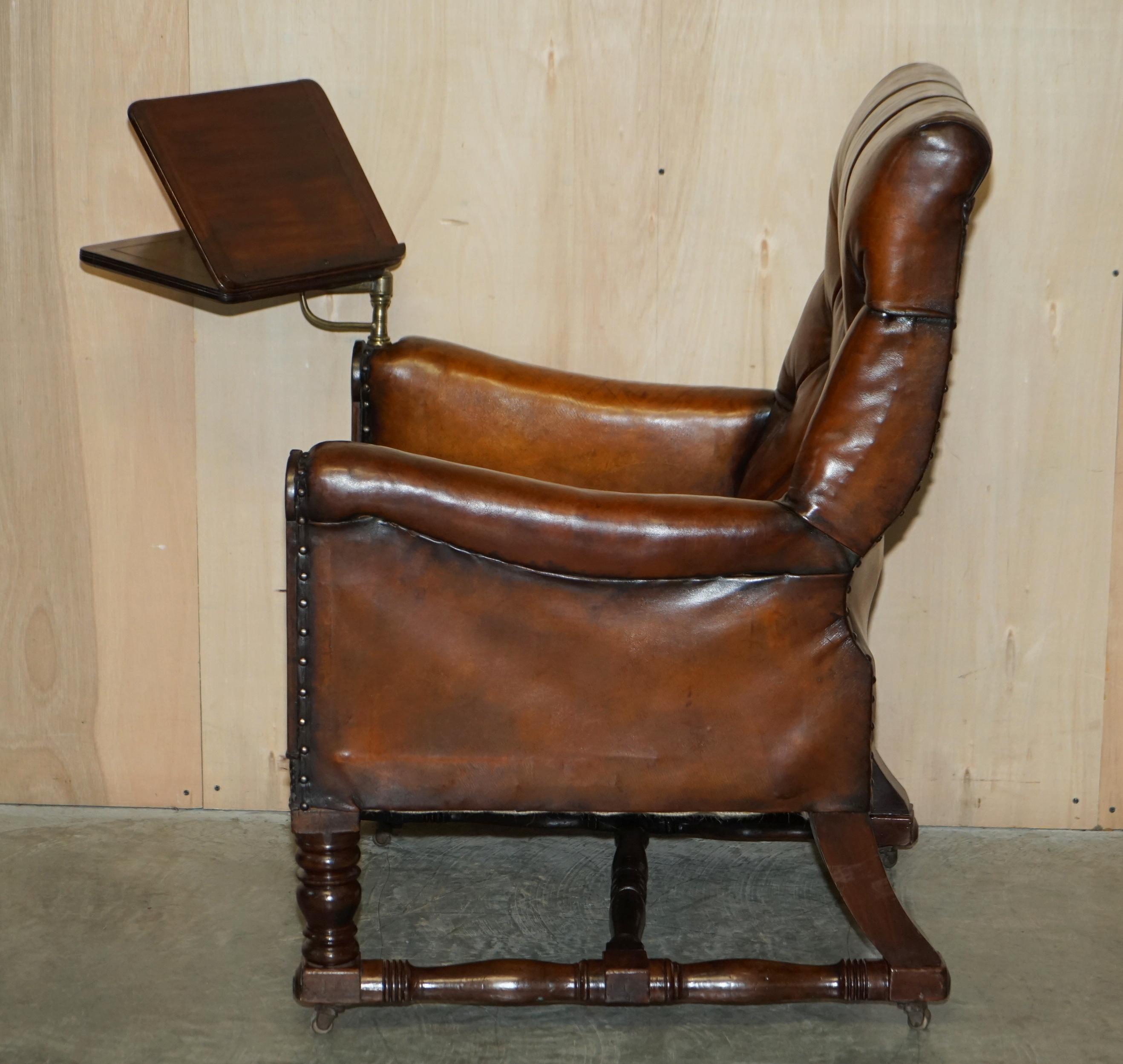 Fauteuil de lecture antique Regency 1810 en cuir marron restauré Chesterfield, peigné de lecture en vente 12