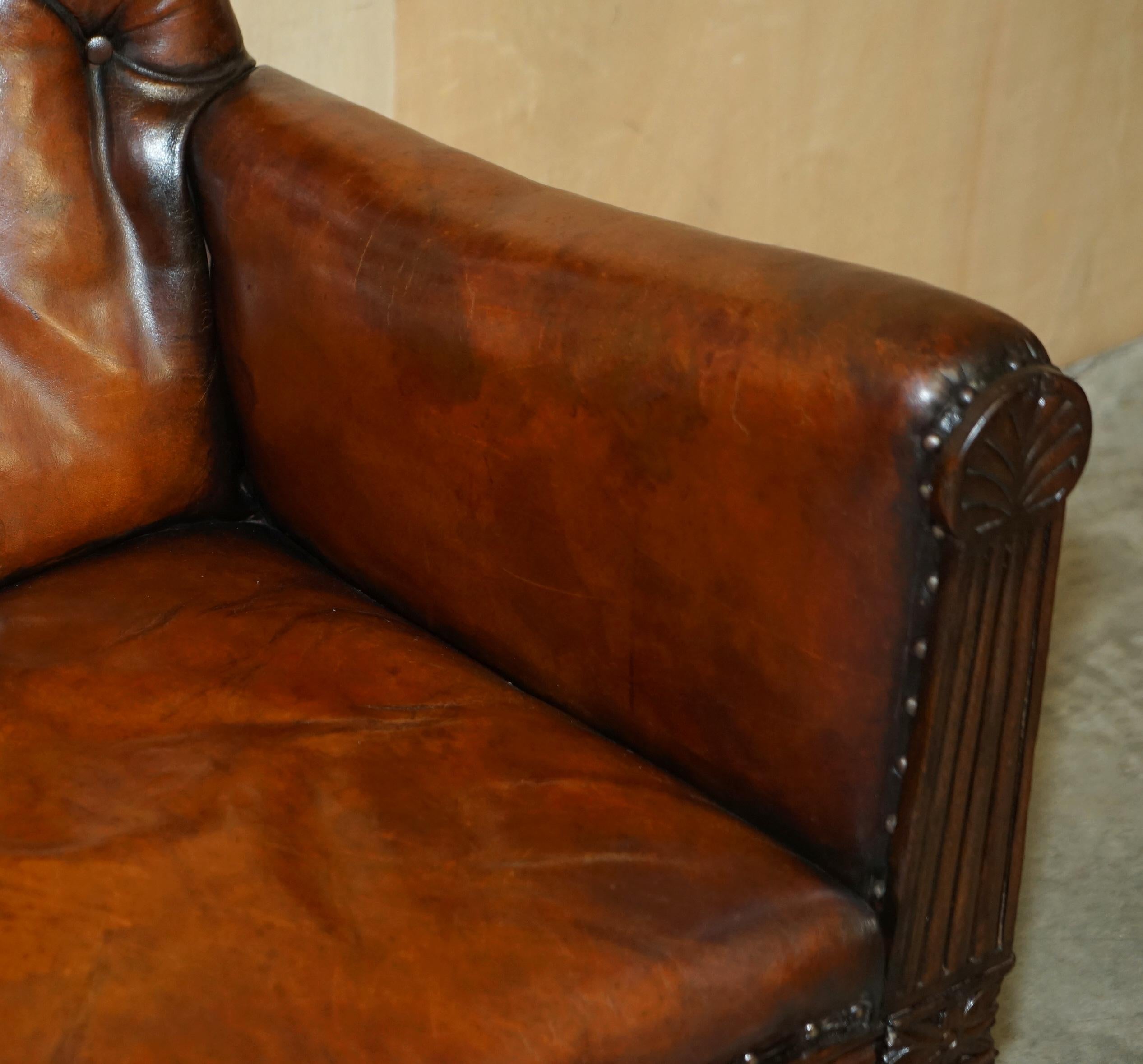 Fauteuil de lecture antique Regency 1810 en cuir marron restauré Chesterfield, peigné de lecture en vente 1