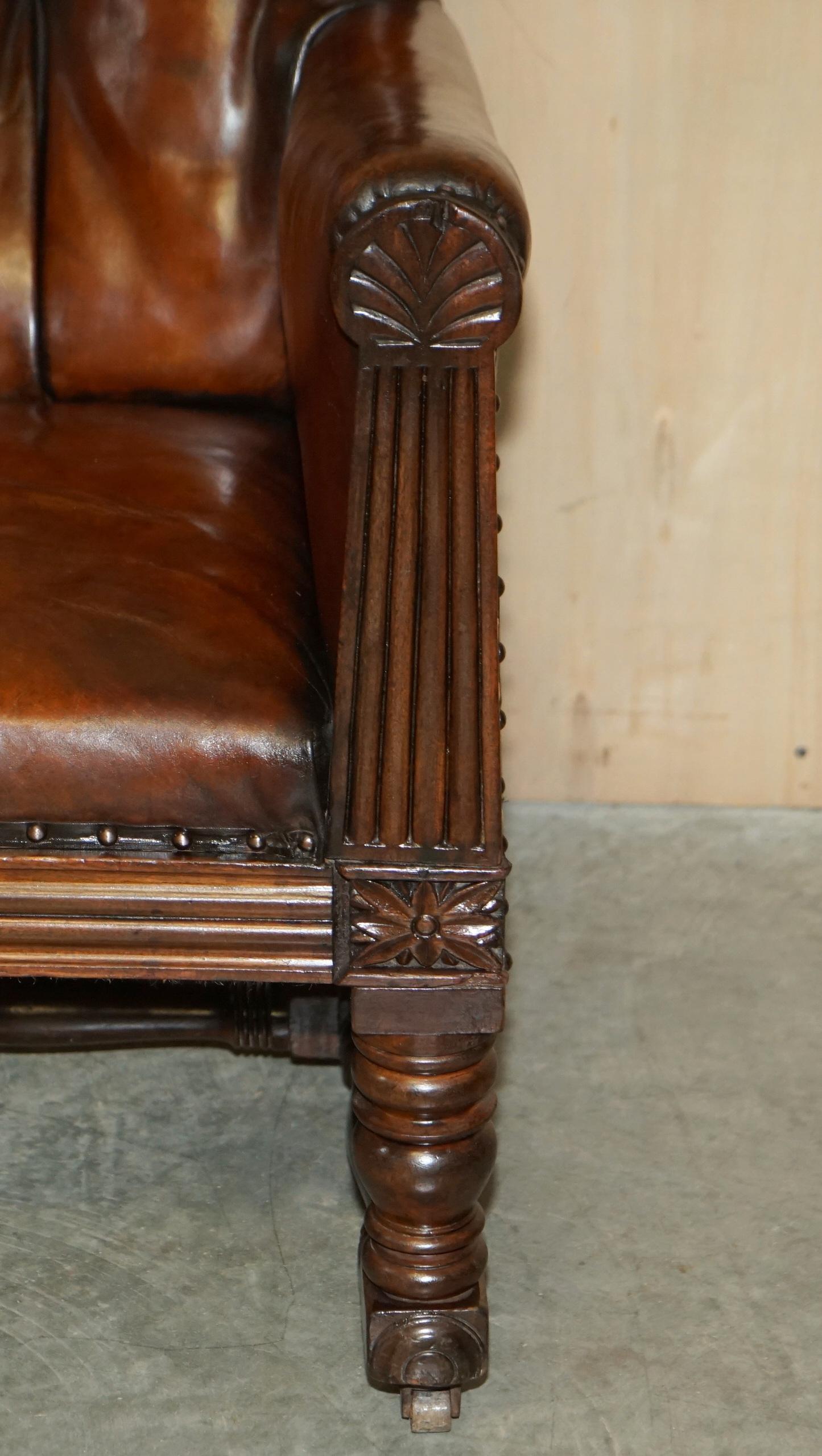 Fauteuil de lecture antique Regency 1810 en cuir marron restauré Chesterfield, peigné de lecture en vente 2