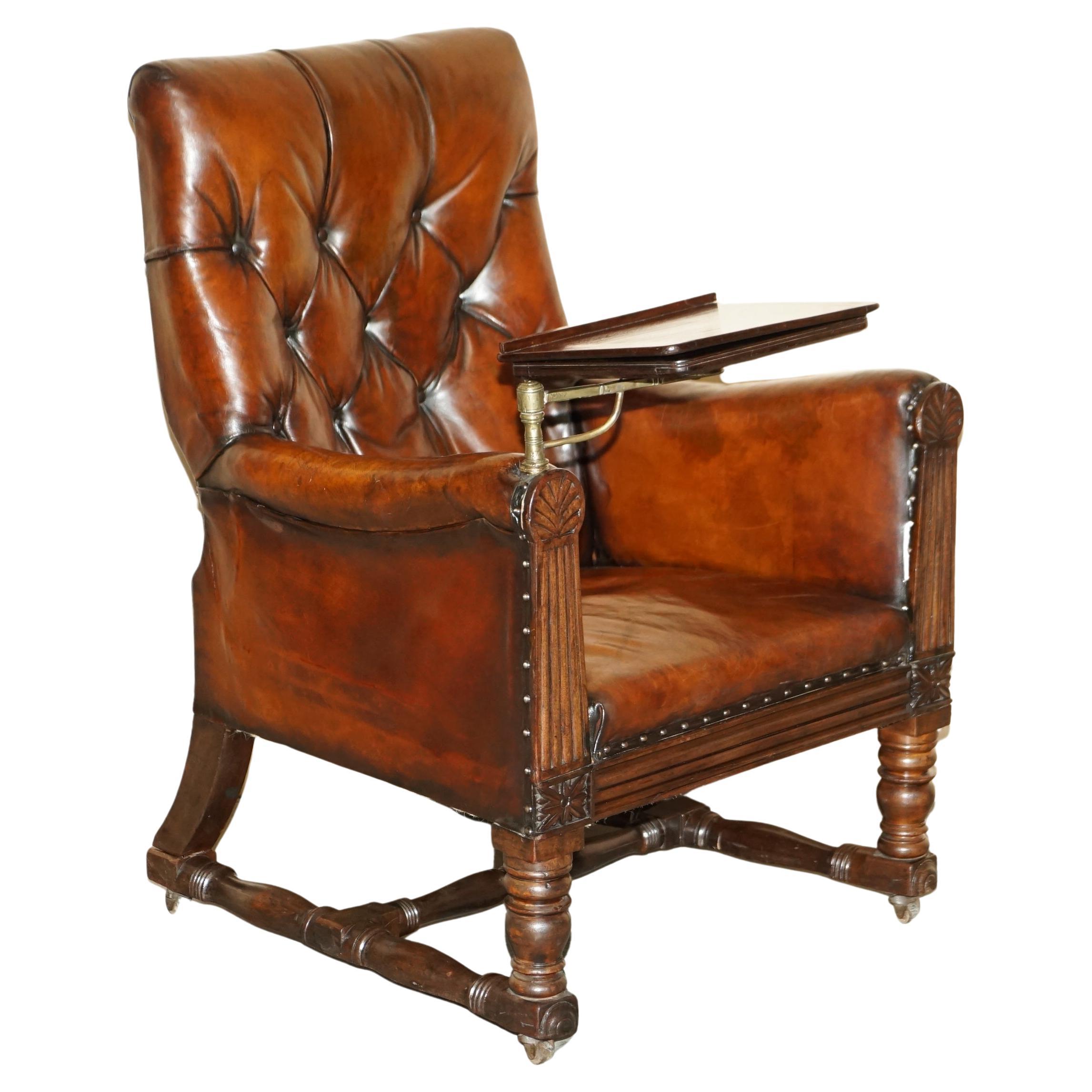 Fauteuil de lecture antique Regency 1810 en cuir marron restauré Chesterfield, peigné de lecture