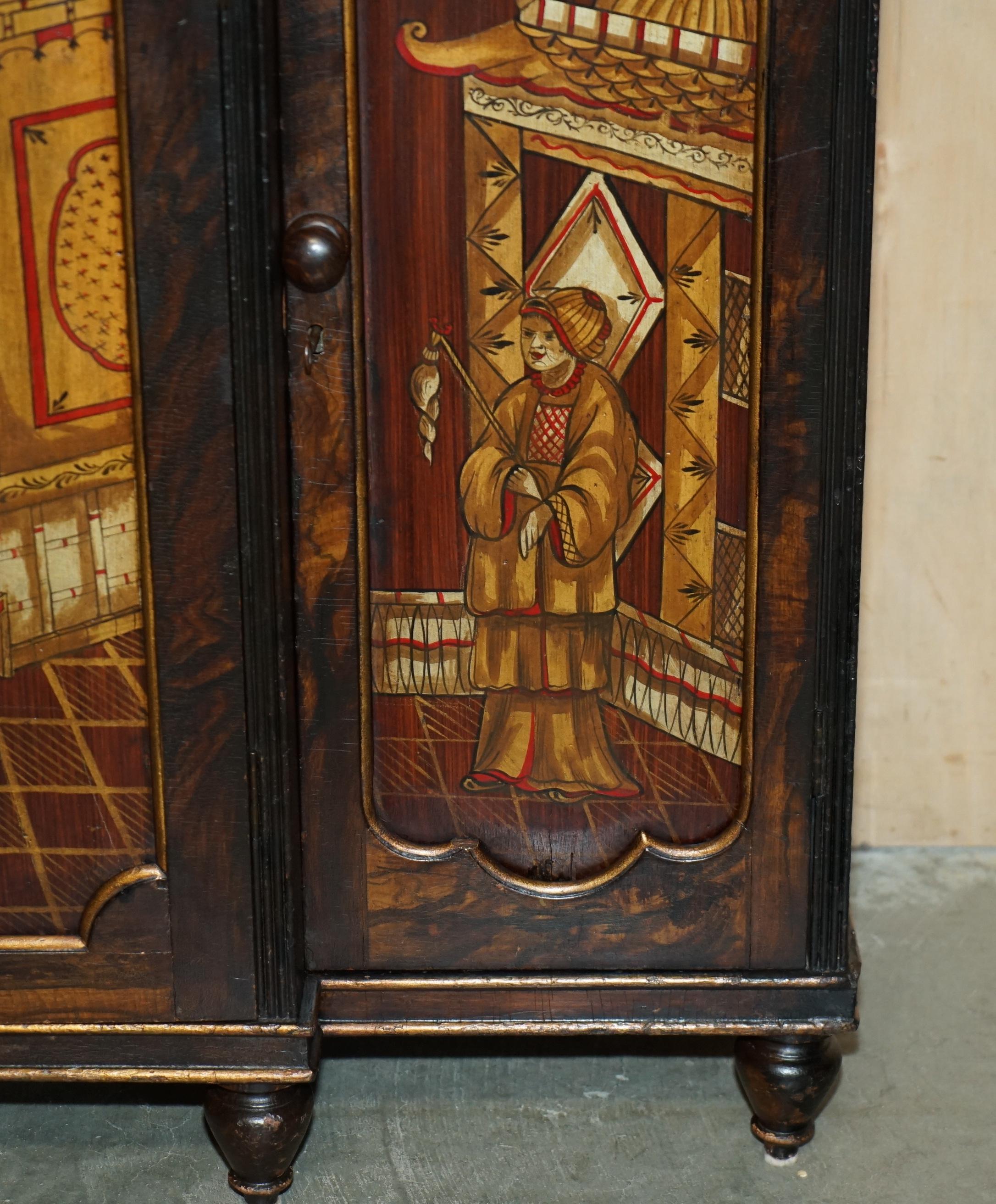 ANTIQUE REGENCY 1810 SIMULATED HARDWOOD CHINESE CHINOISERIE BREAKFRONT SiDEBOARD en venta 4