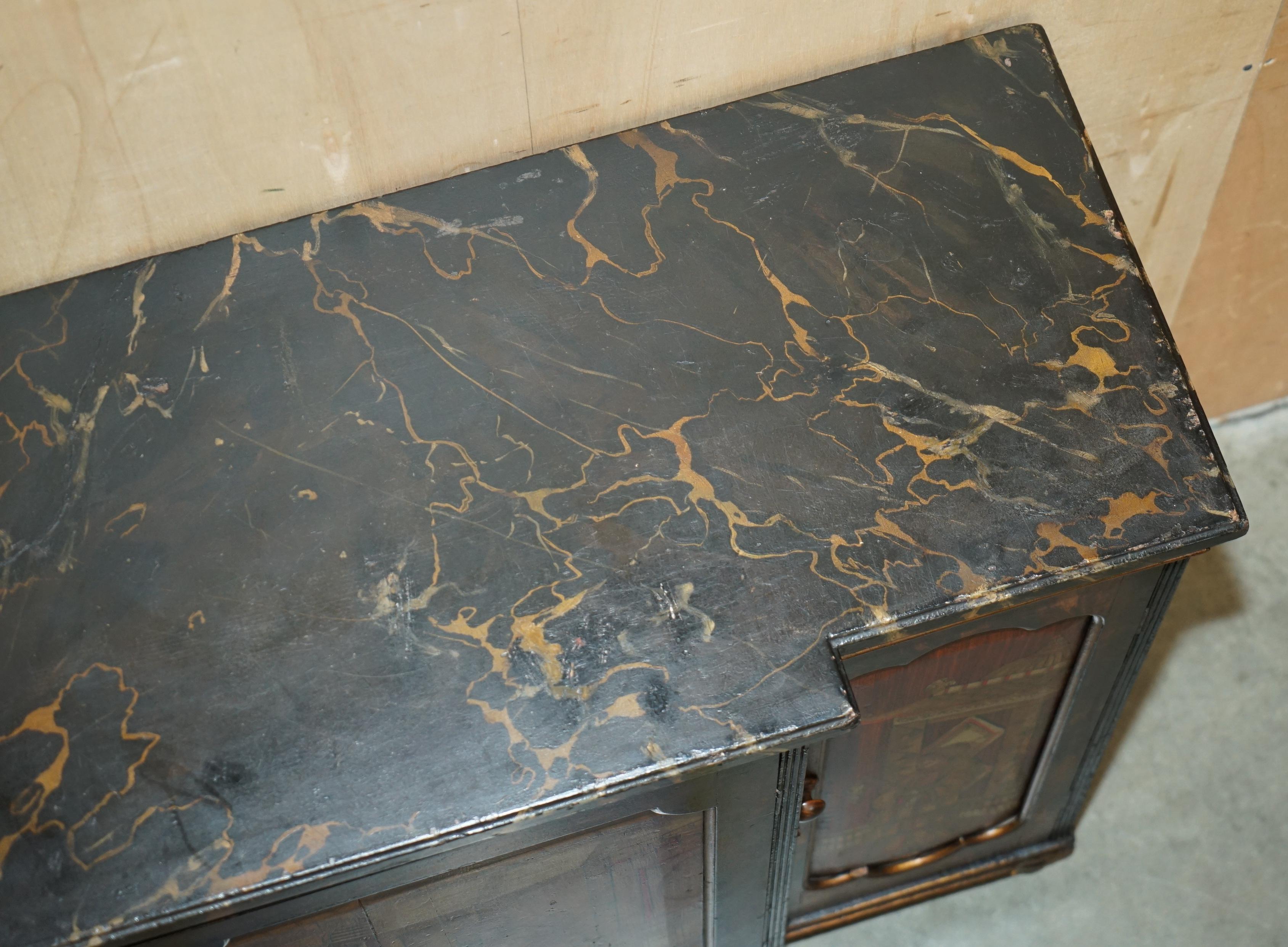 ANTIQUE REGENCY 1810 SIMULATED HARDWOOD CHINESE CHINOISERIE BREAKFRONT SiDEBOARD en venta 7