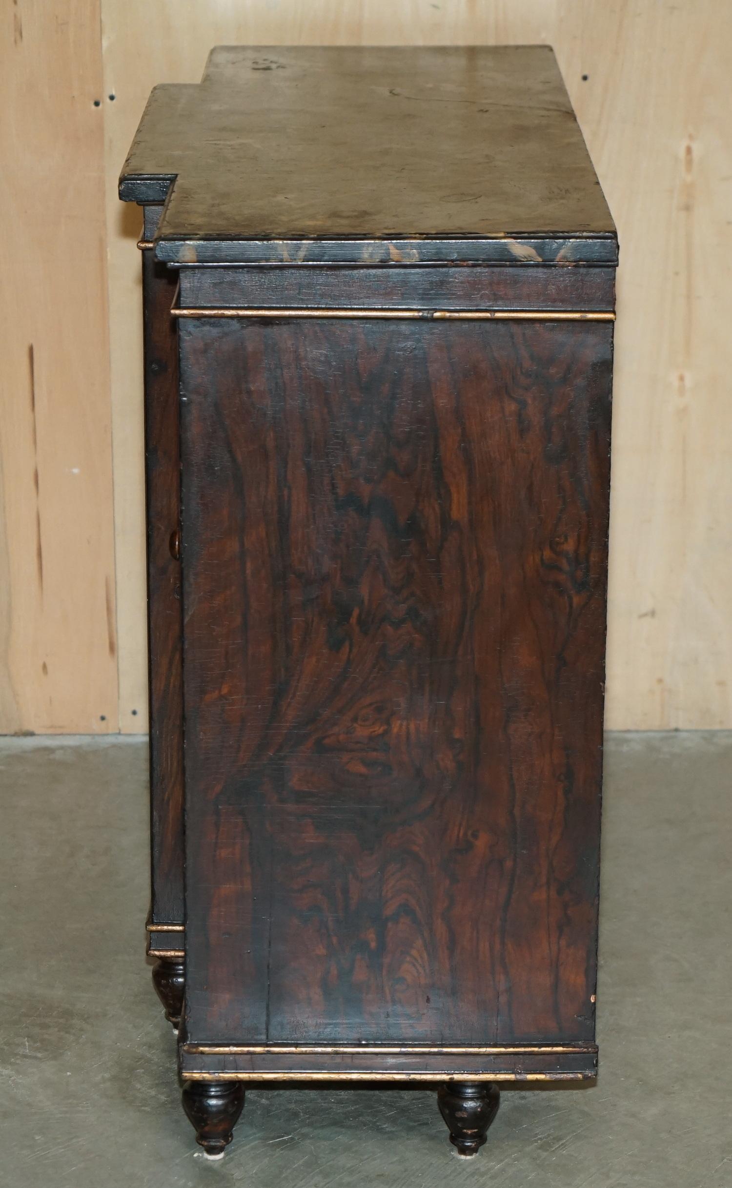 ANTIQUE REGENCY 1810 SIMULATED HARDWOOD CHINESE CHINOISERIE BREAKFRONT SiDEBOARD en venta 11