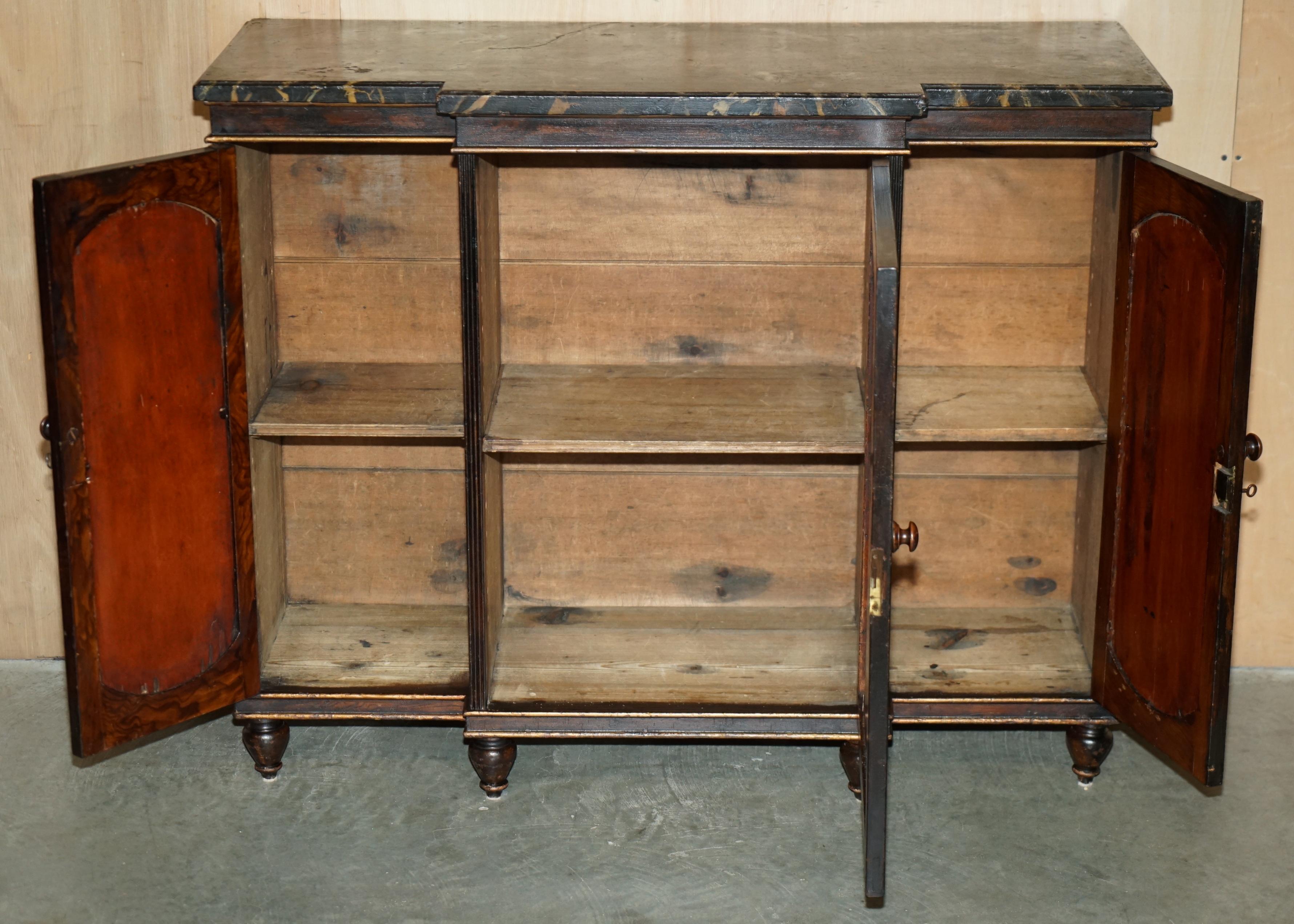 ANTIQUE REGENCY 1810 SIMULATED HARDWOOD CHINESE CHINOISERIE BREAKFRONT SiDEBOARD en venta 12