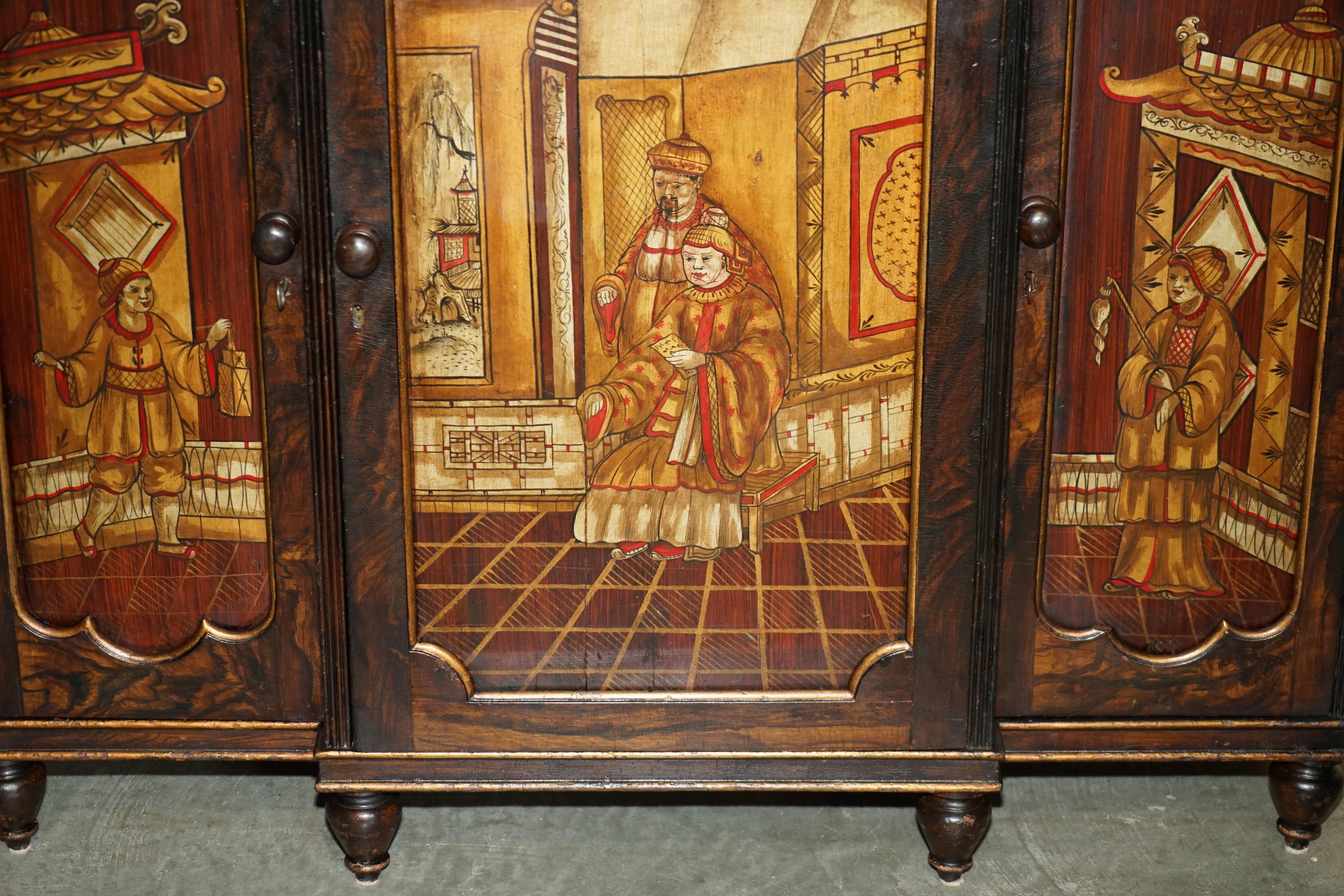 ANTIQUE REGENCY 1810 SIMULATED HARDWOOD CHINESE CHINOISERIE BREAKFRONT SiDEBOARD Chino en venta