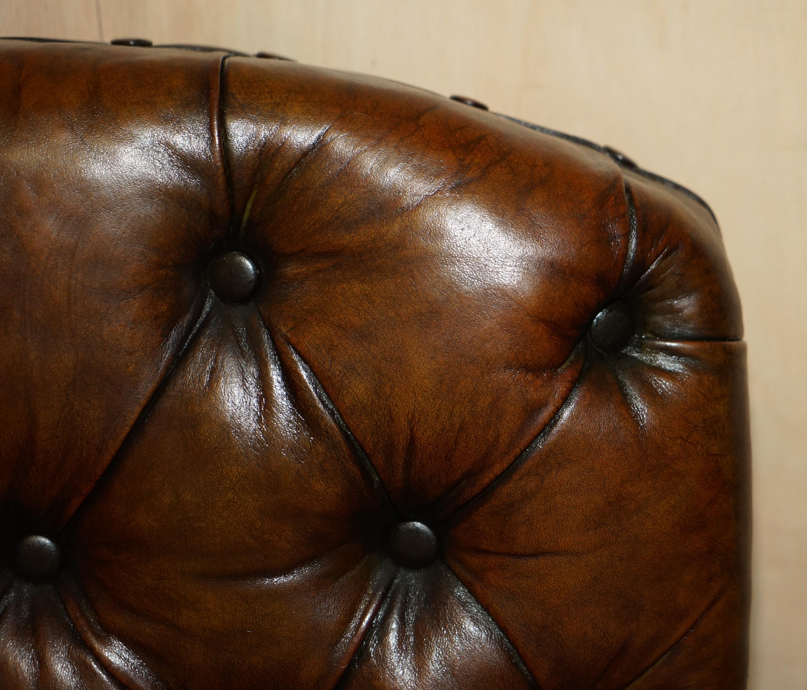 Antique Regency 1820 Brown Leather Pollard Oak Chesterfield Office Desk Chair In Good Condition For Sale In West Sussex, Pulborough