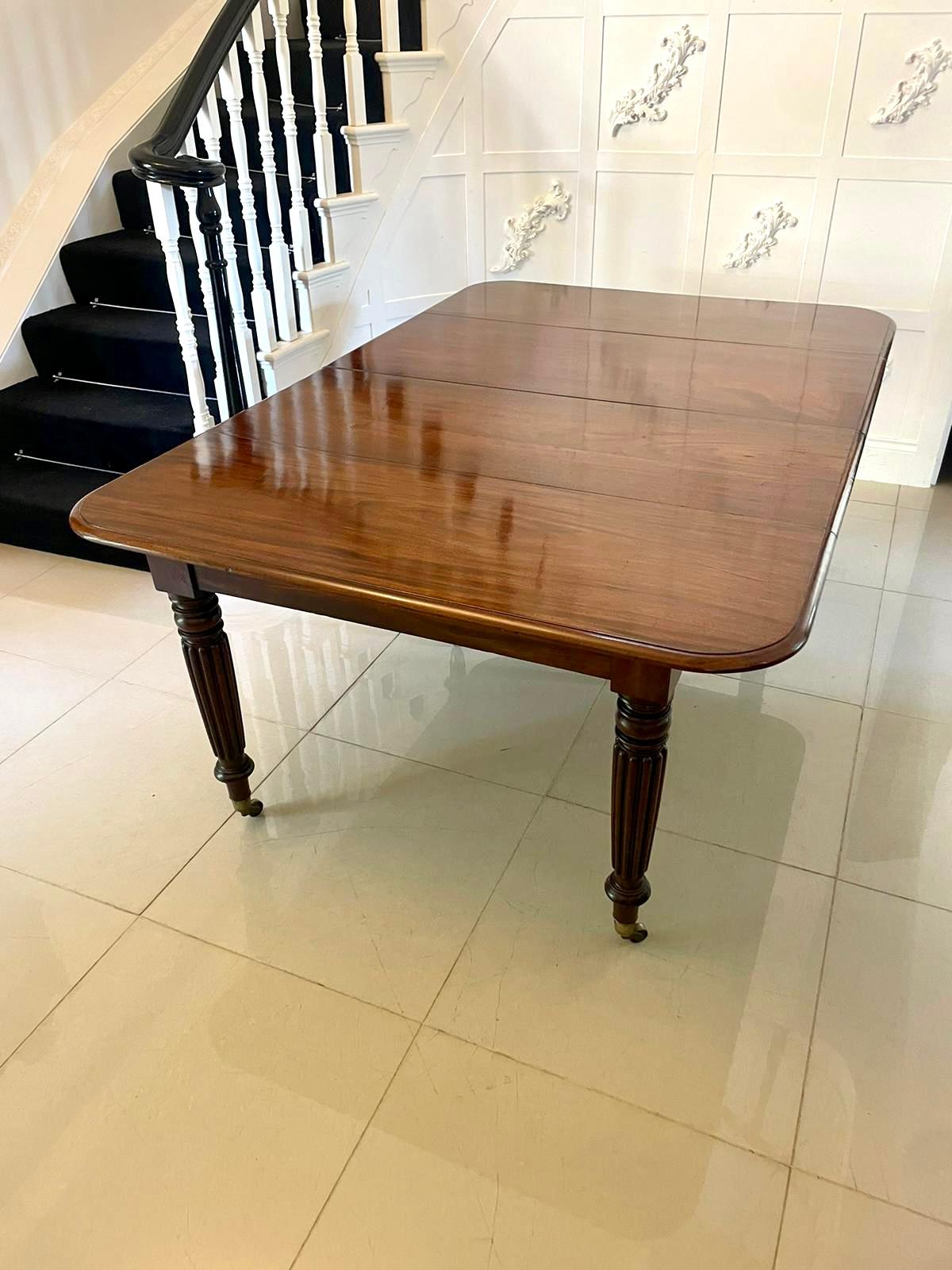 Antique Regency 8 Seater Quality Figured Mahogany Extending Dining Table  For Sale 8