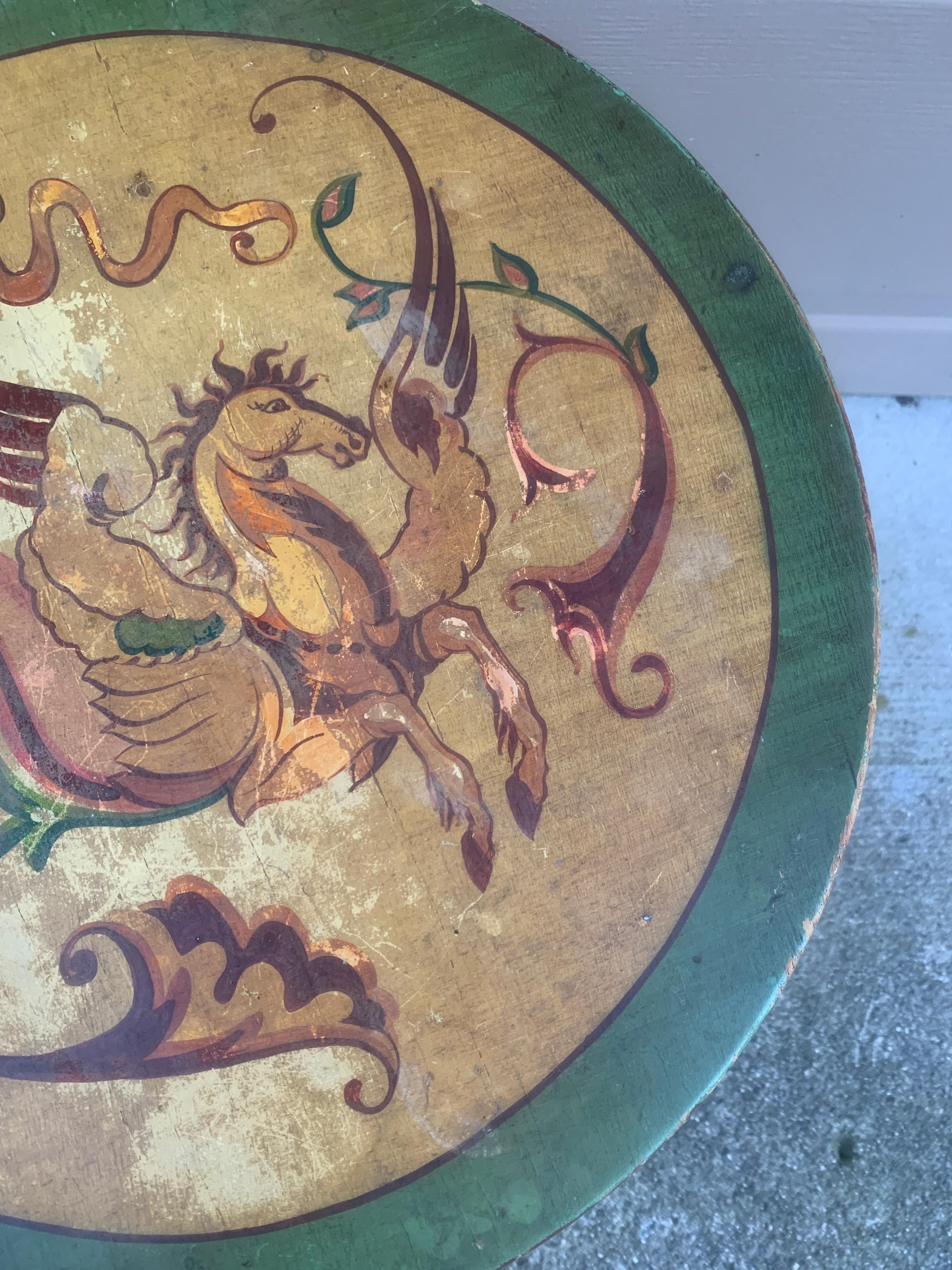 Ancienne table d'appoint en noyer peint en vert de style Regency Allegorical Flip Top en vente 4