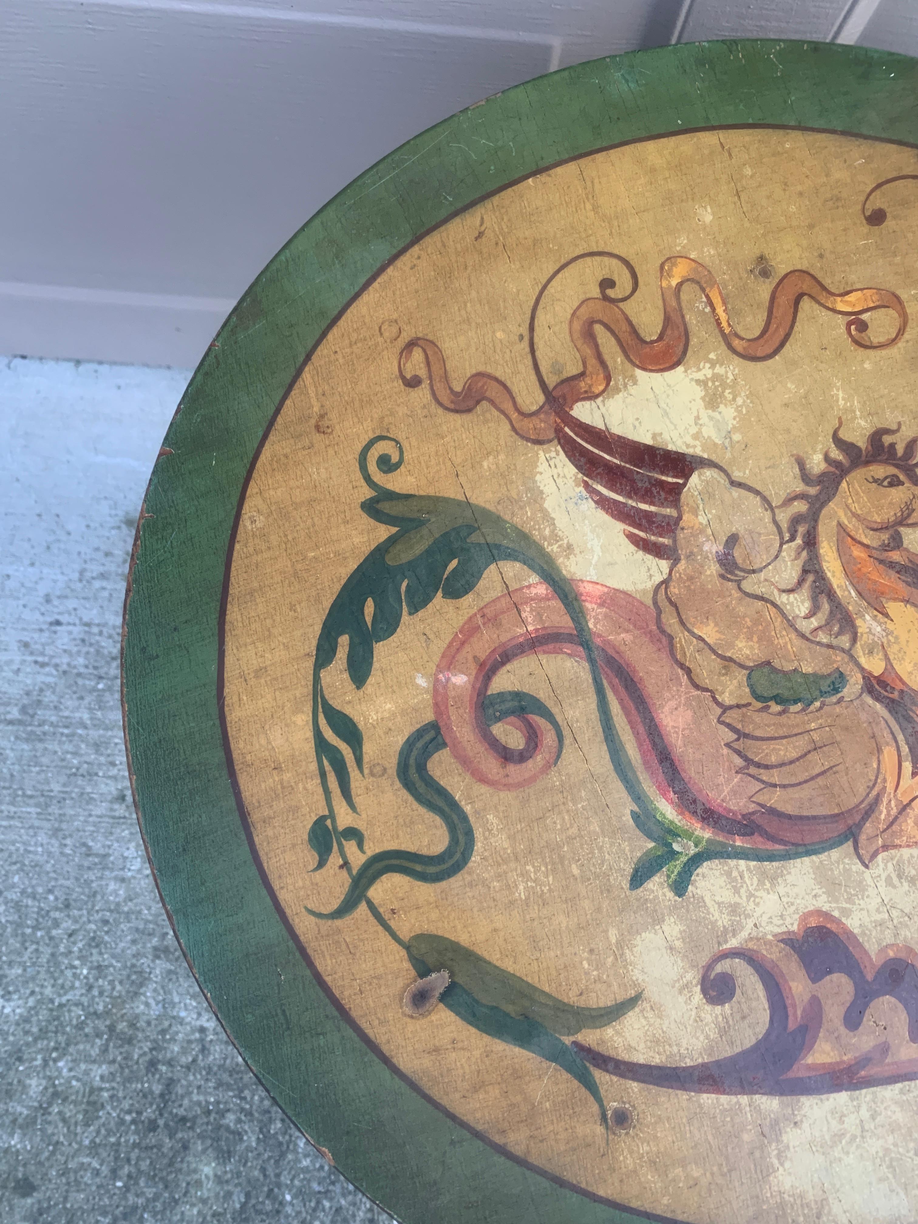 Ancienne table d'appoint en noyer peint en vert de style Regency Allegorical Flip Top en vente 2