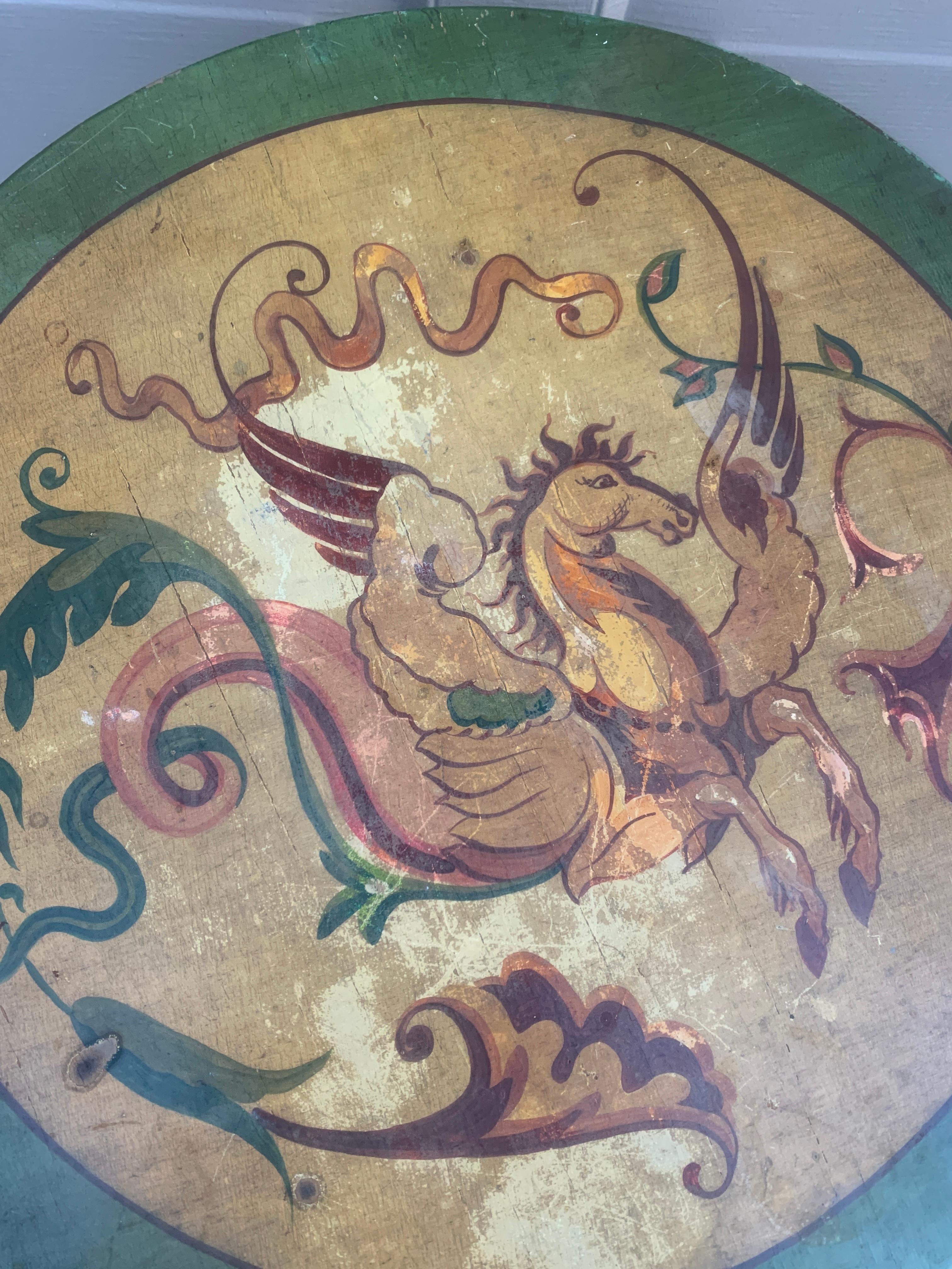 Ancienne table d'appoint en noyer peint en vert de style Regency Allegorical Flip Top en vente 3