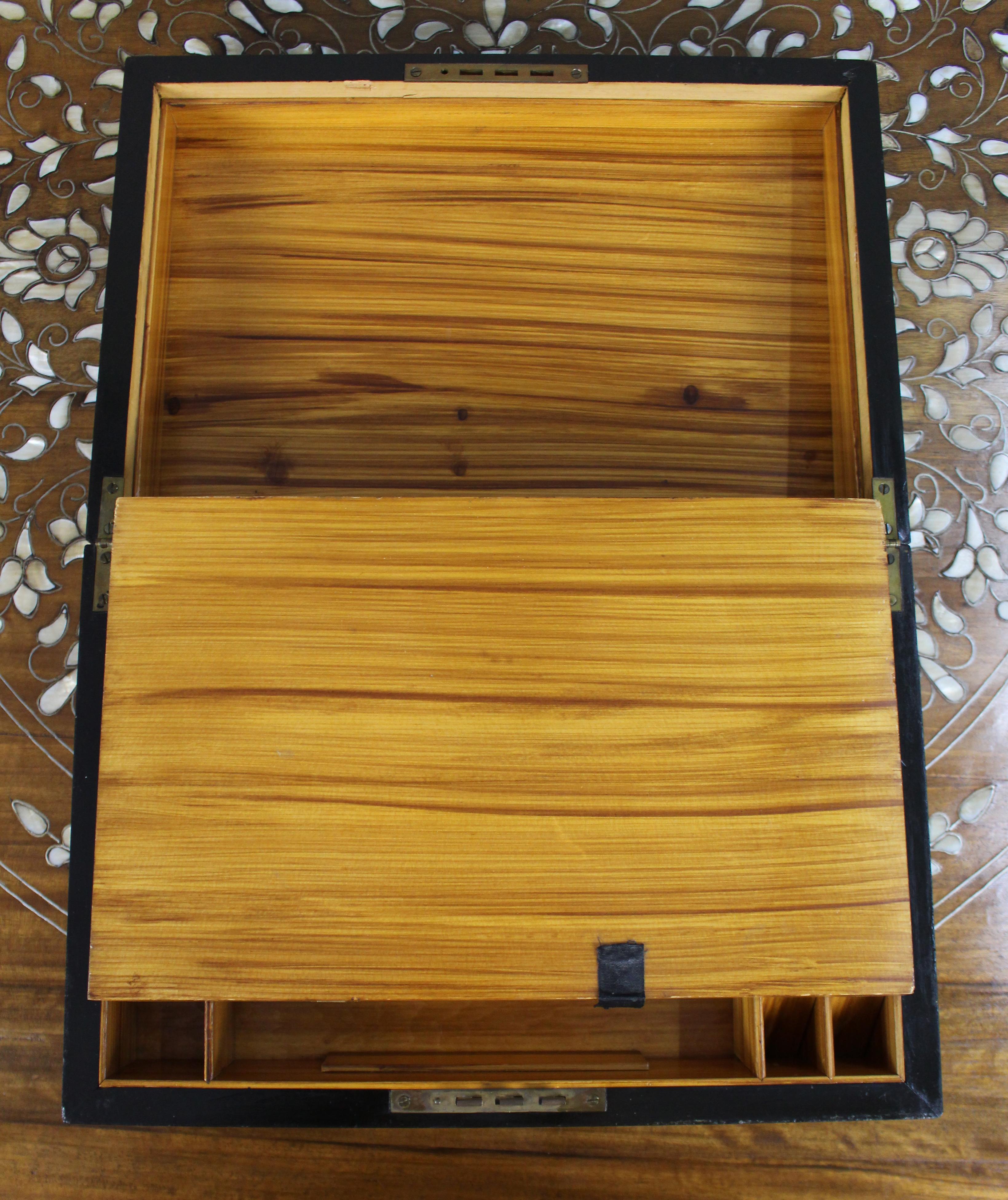 Antique Regency Amboyna & Mother-of-Pearl Inlaid Writing Slope, c.1830 For Sale 2