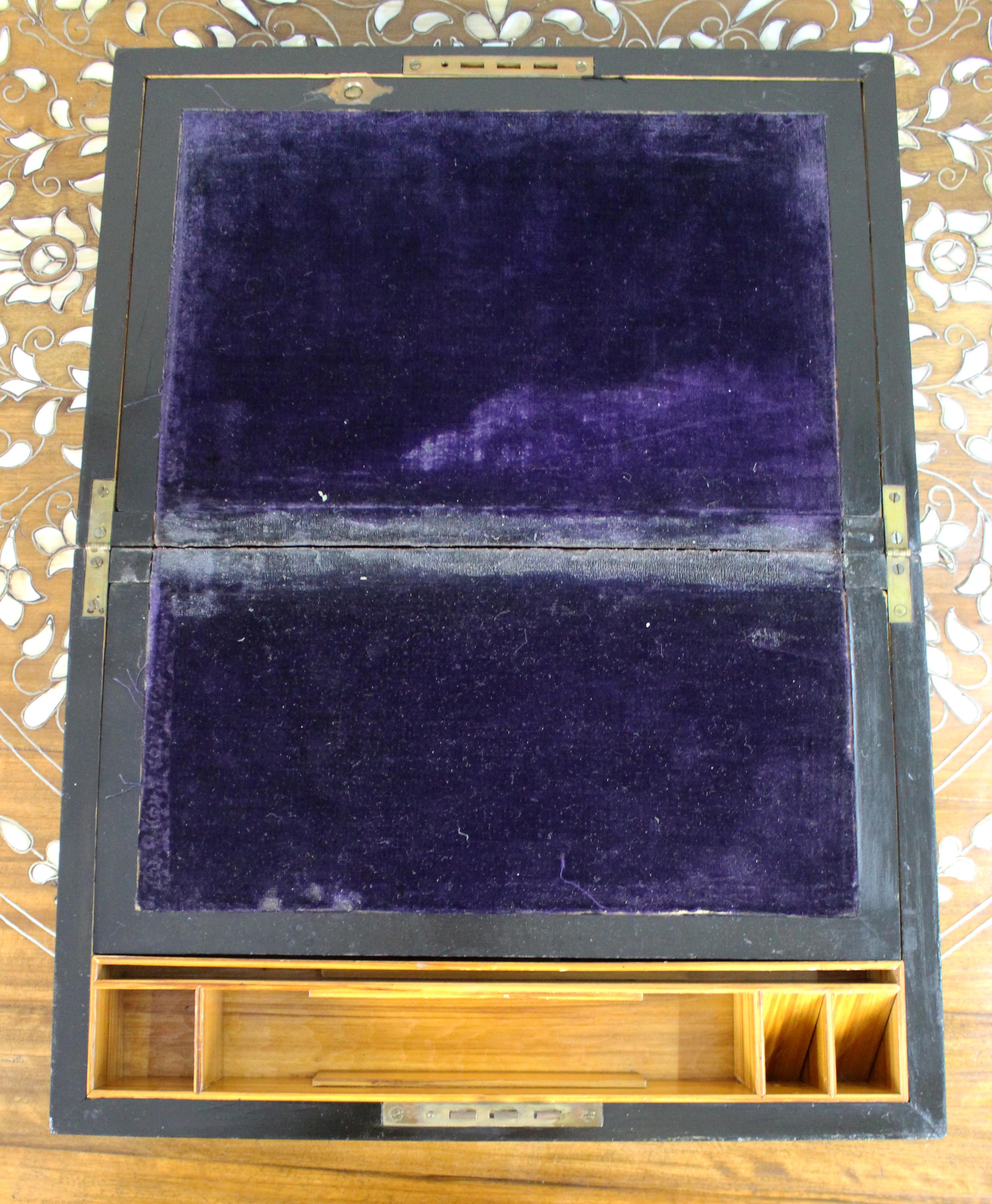 Antique Regency Amboyna & Mother-of-Pearl Inlaid Writing Slope, c.1830 For Sale 3